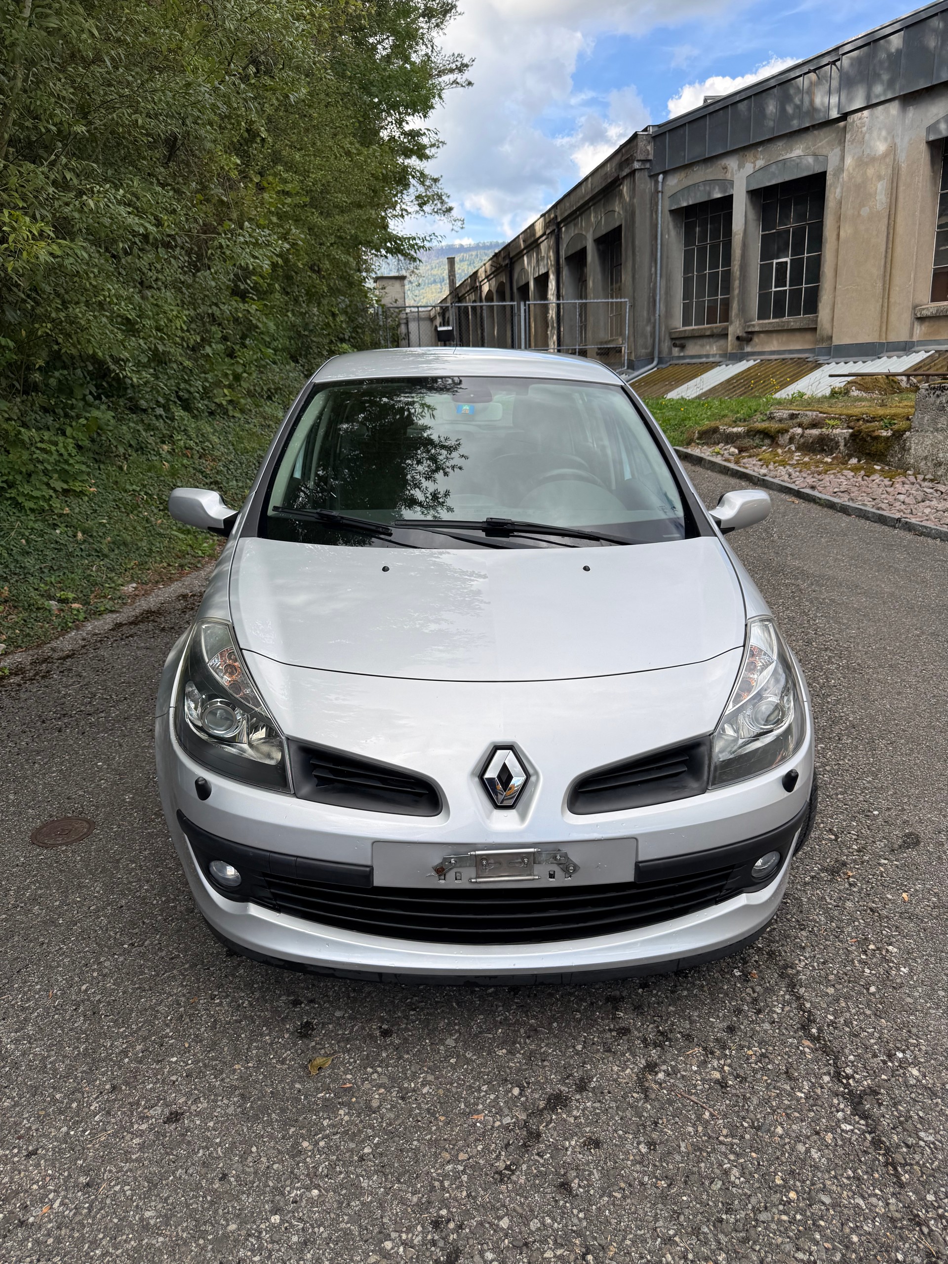 RENAULT Clio 2.0 16V Initiale Automatic-image-4