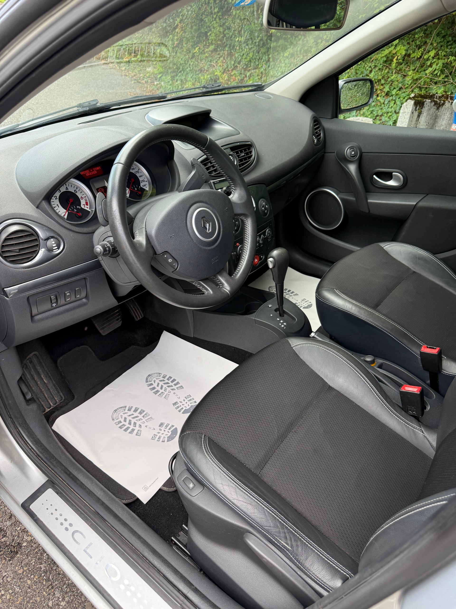 RENAULT Clio 2.0 16V Initiale Automatic-image-6