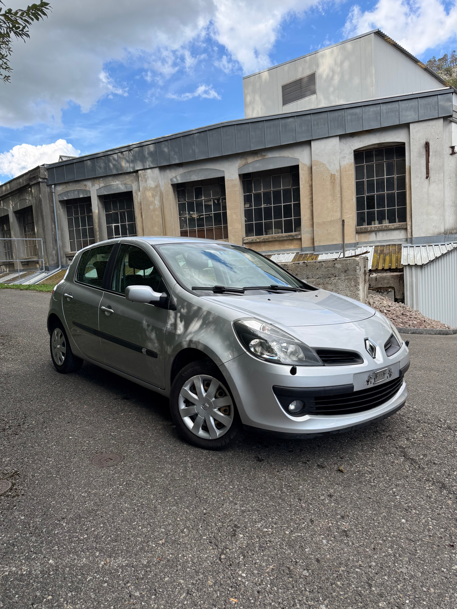 RENAULT Clio 2.0 16V Initiale Automatic-image-1