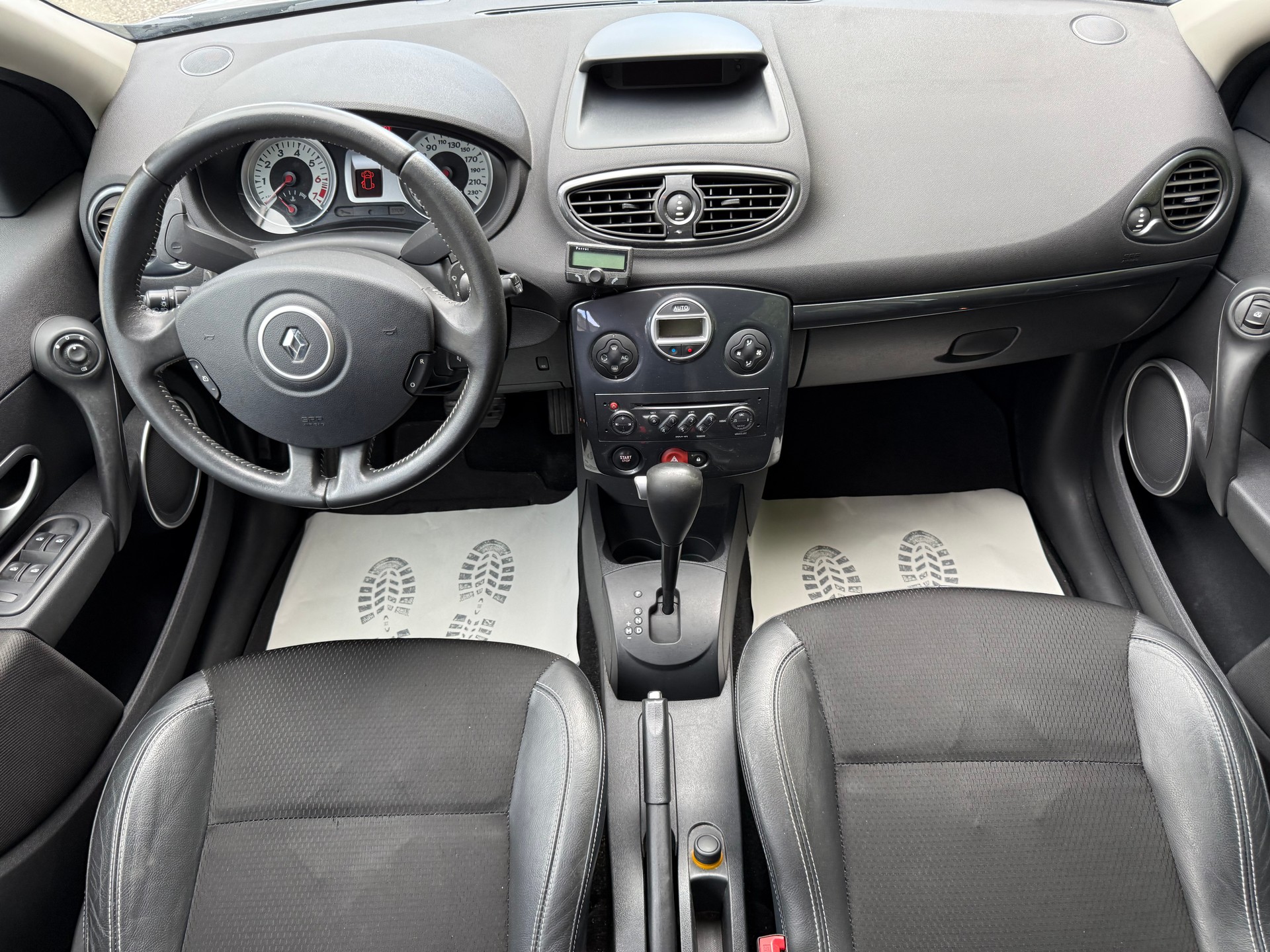 RENAULT Clio 2.0 16V Initiale Automatic-image-8