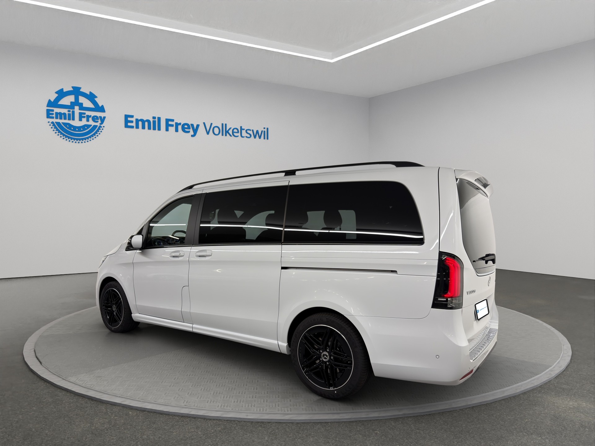 MERCEDES-BENZ V 300 d Swiss Ed. lang 4matic Van-image-2