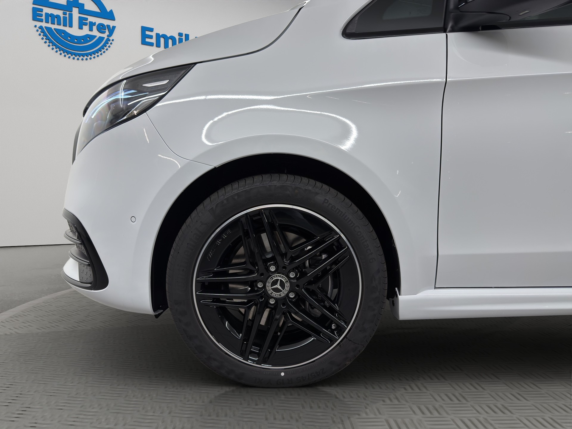 MERCEDES-BENZ V 300 d Swiss Ed. lang 4matic Van-image-3