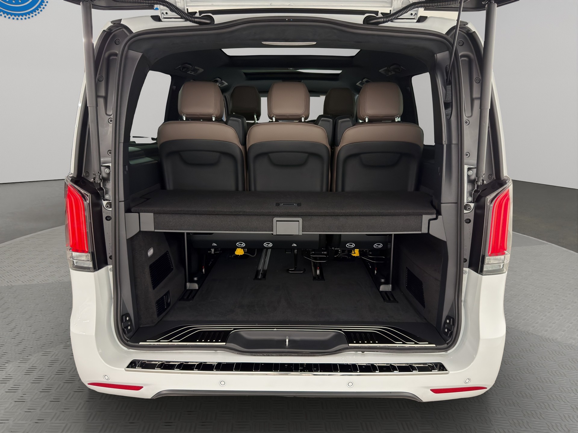 MERCEDES-BENZ V 300 d Swiss Ed. lang 4matic Van-image-6