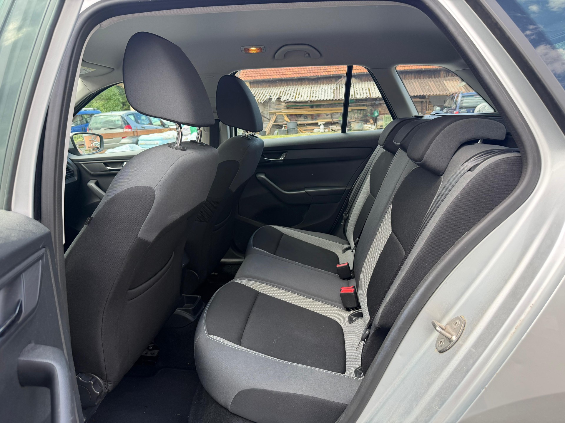 SKODA Fabia 1.4 TDI Ambition DSG-image-5
