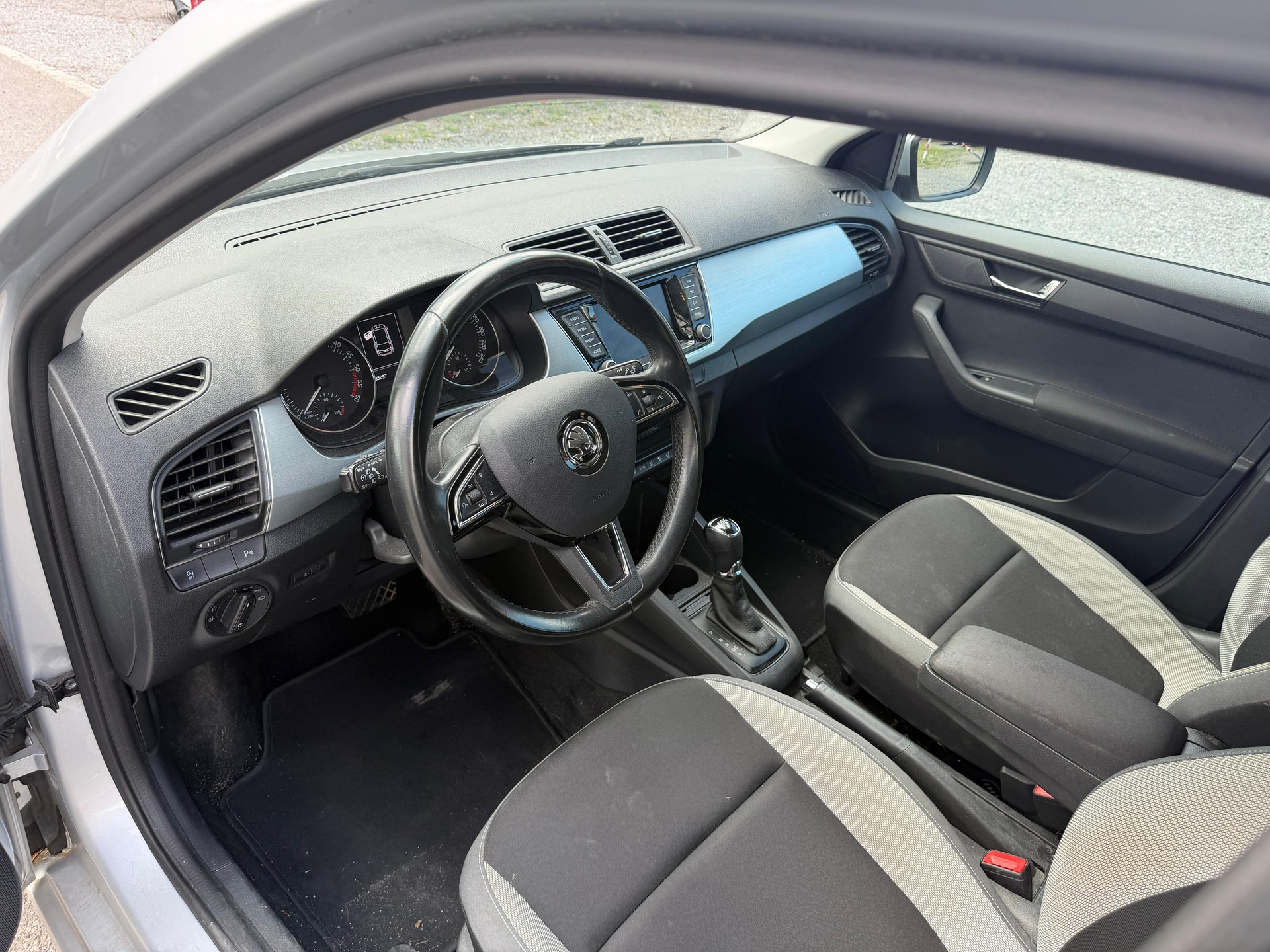 SKODA Fabia 1.4 TDI Ambition DSG-image-7