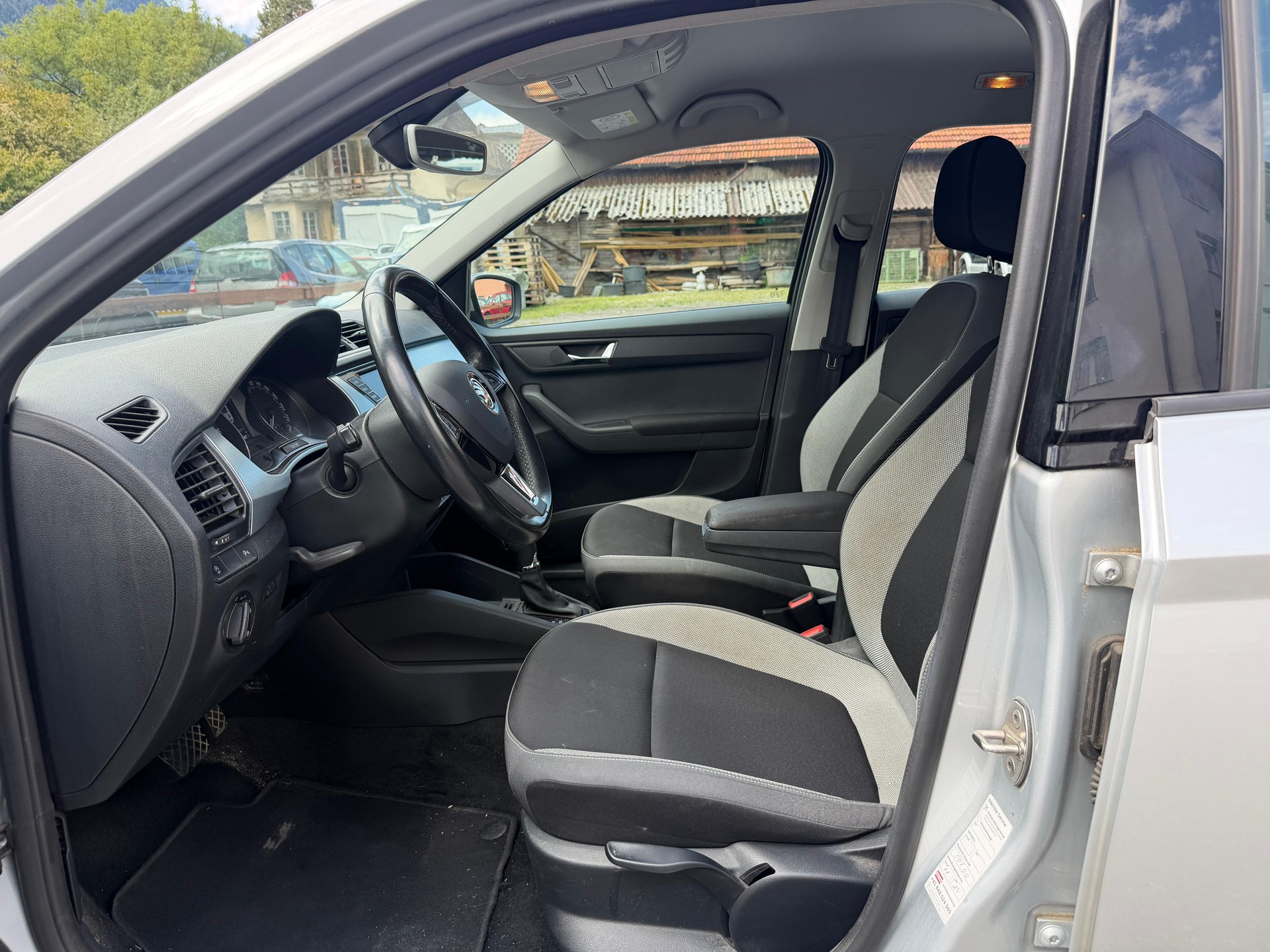 SKODA Fabia 1.4 TDI Ambition DSG-image-6