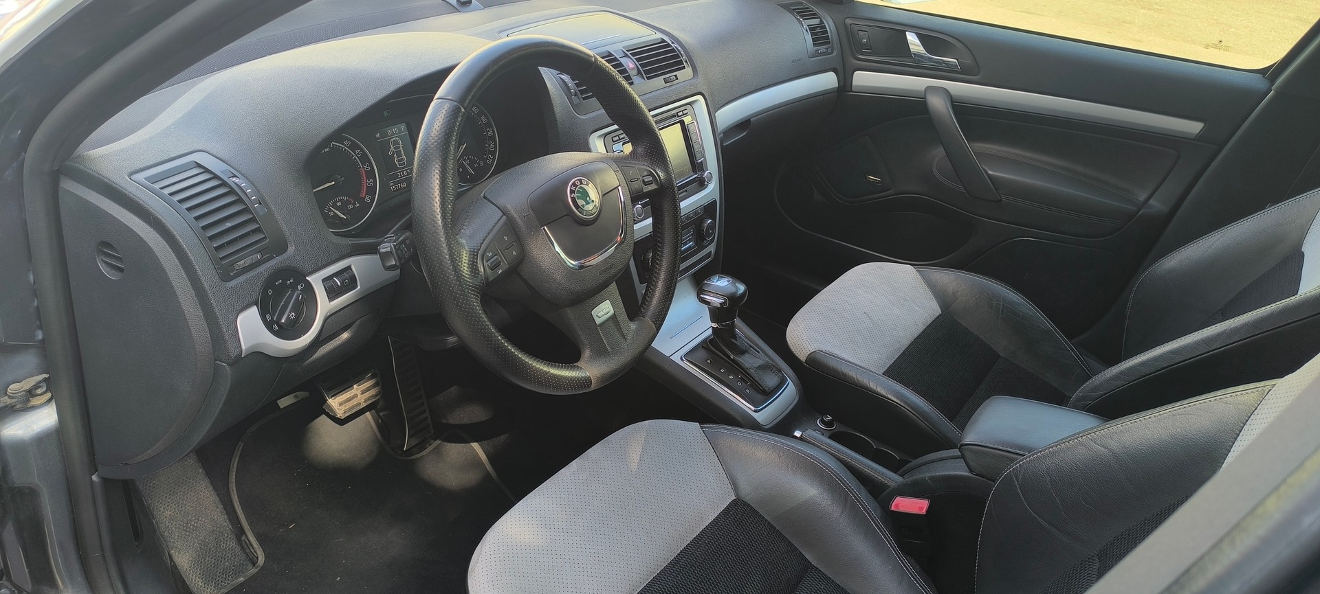 SKODA Octavia 2.0 TDI RS DSG-image-11