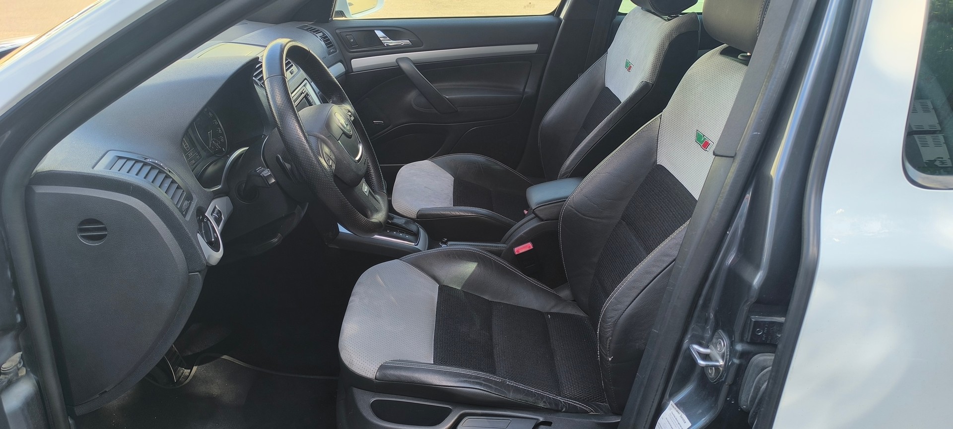 SKODA Octavia 2.0 TDI RS DSG-image-10