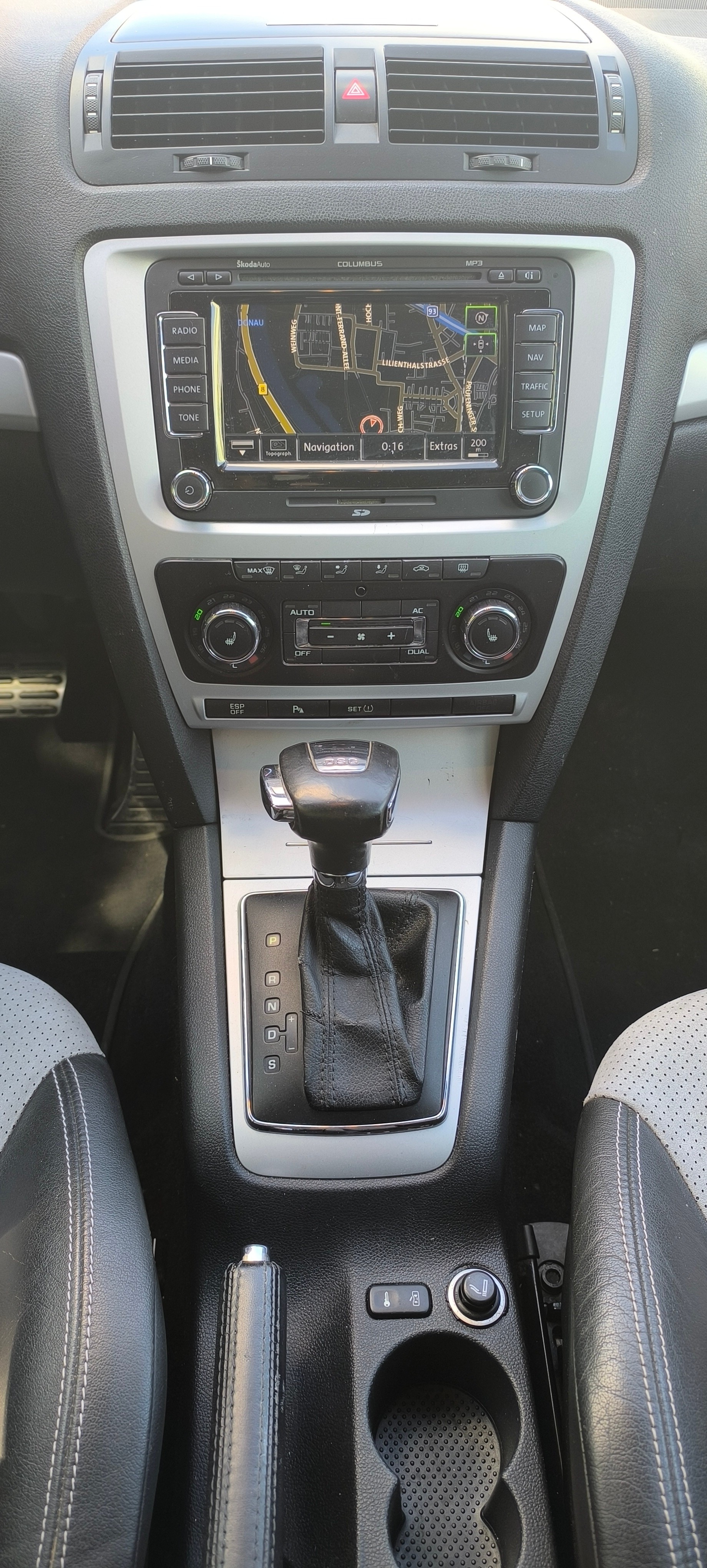 SKODA Octavia 2.0 TDI RS DSG-image-9