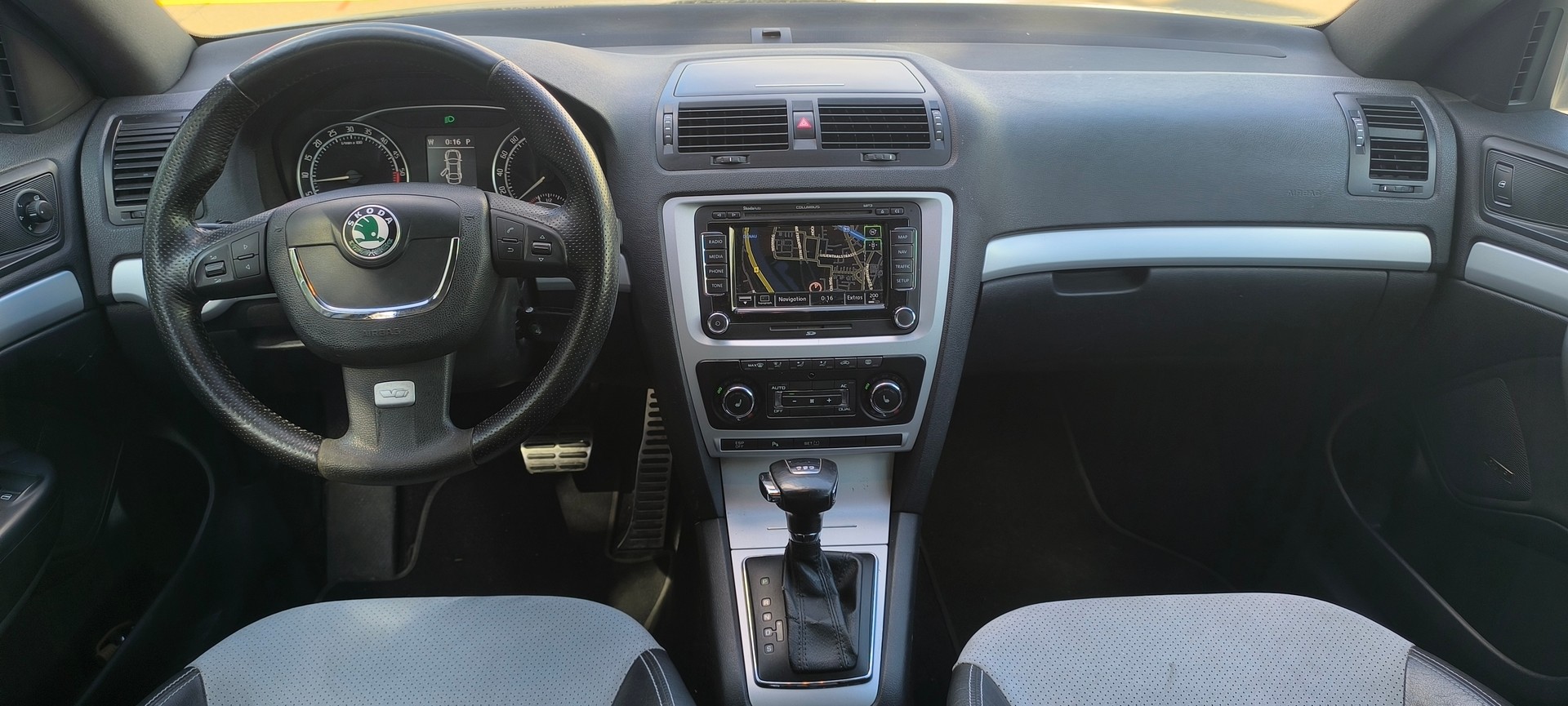 SKODA Octavia 2.0 TDI RS DSG-image-8