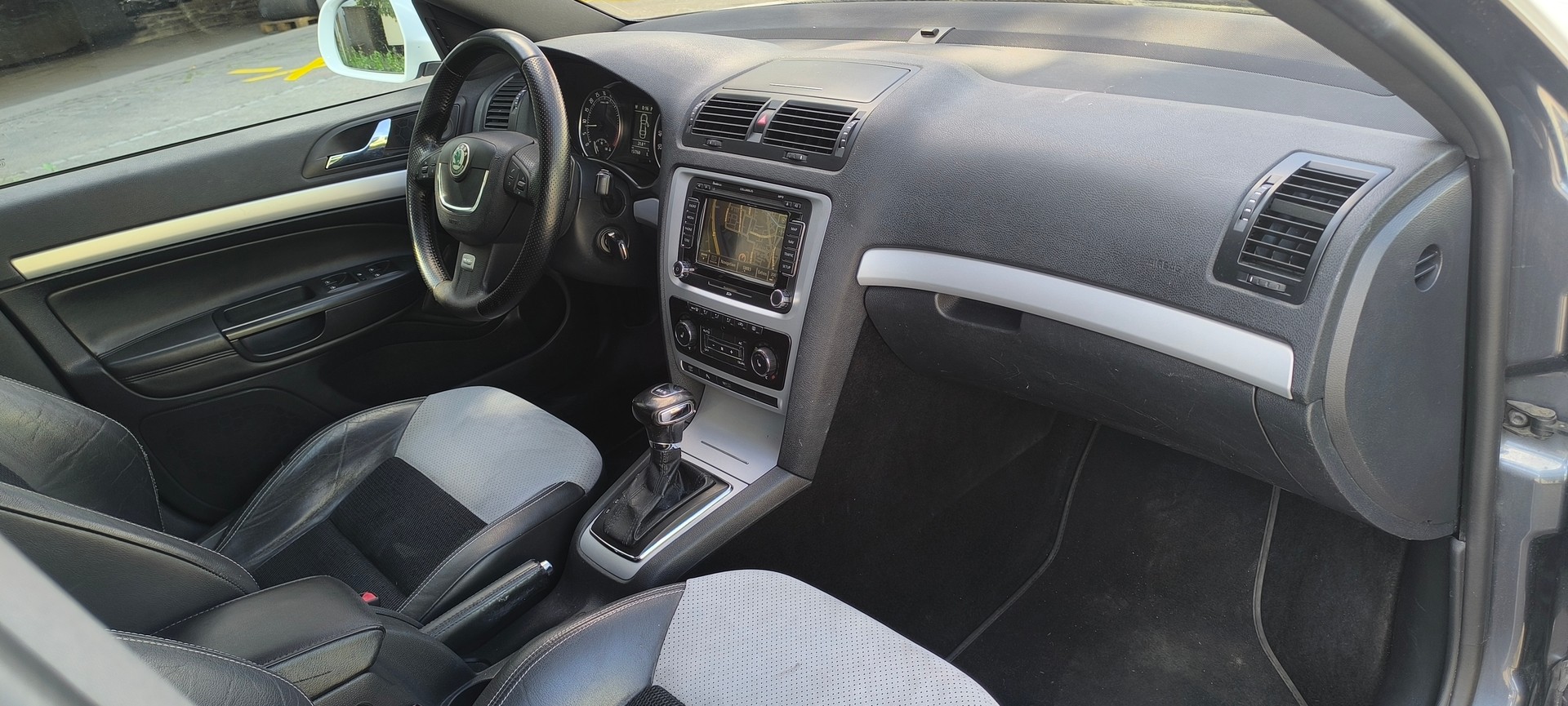 SKODA Octavia 2.0 TDI RS DSG-image-13