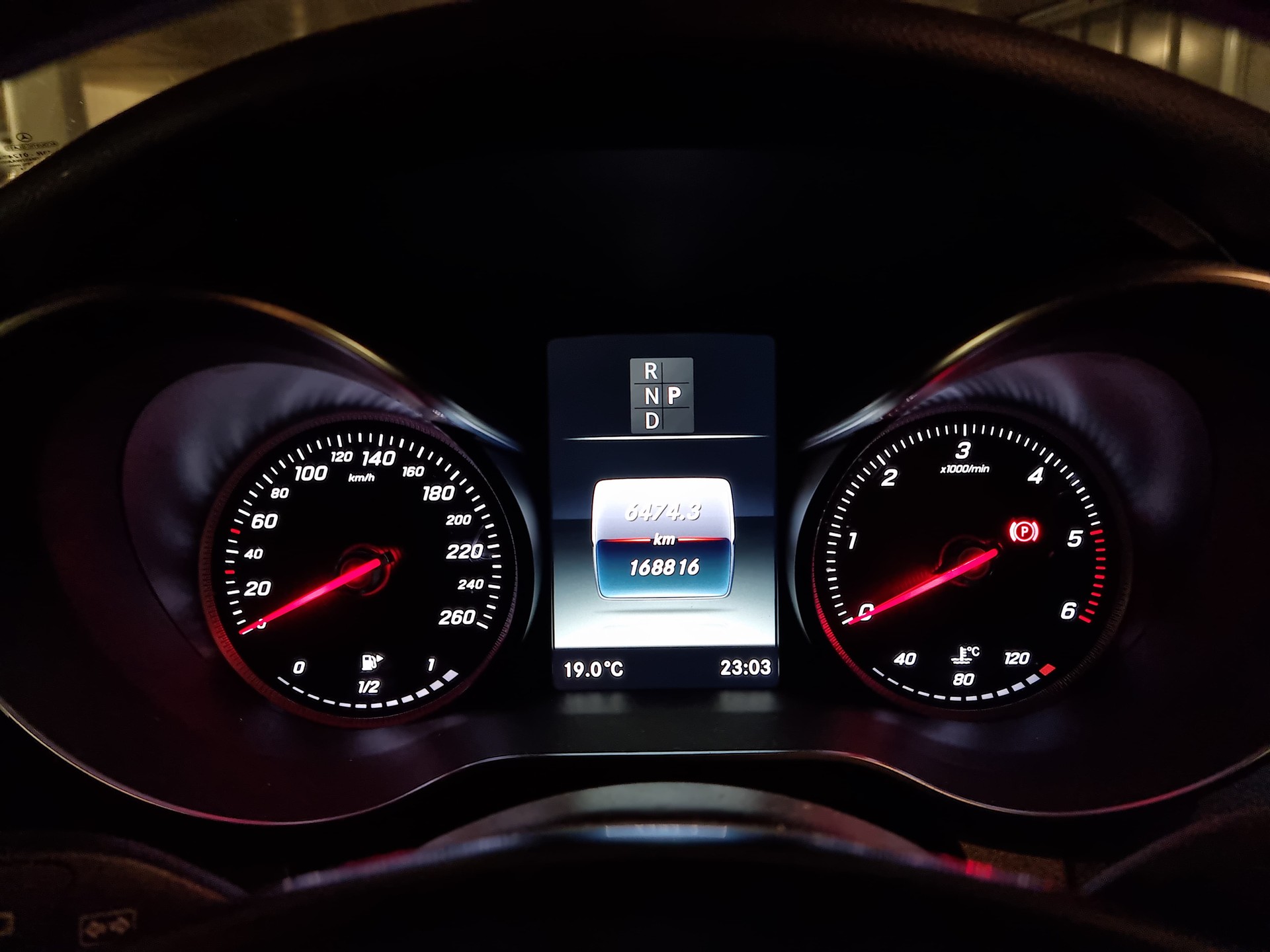 MERCEDES-BENZ GLC 250 d AMG Line 4m-image-4