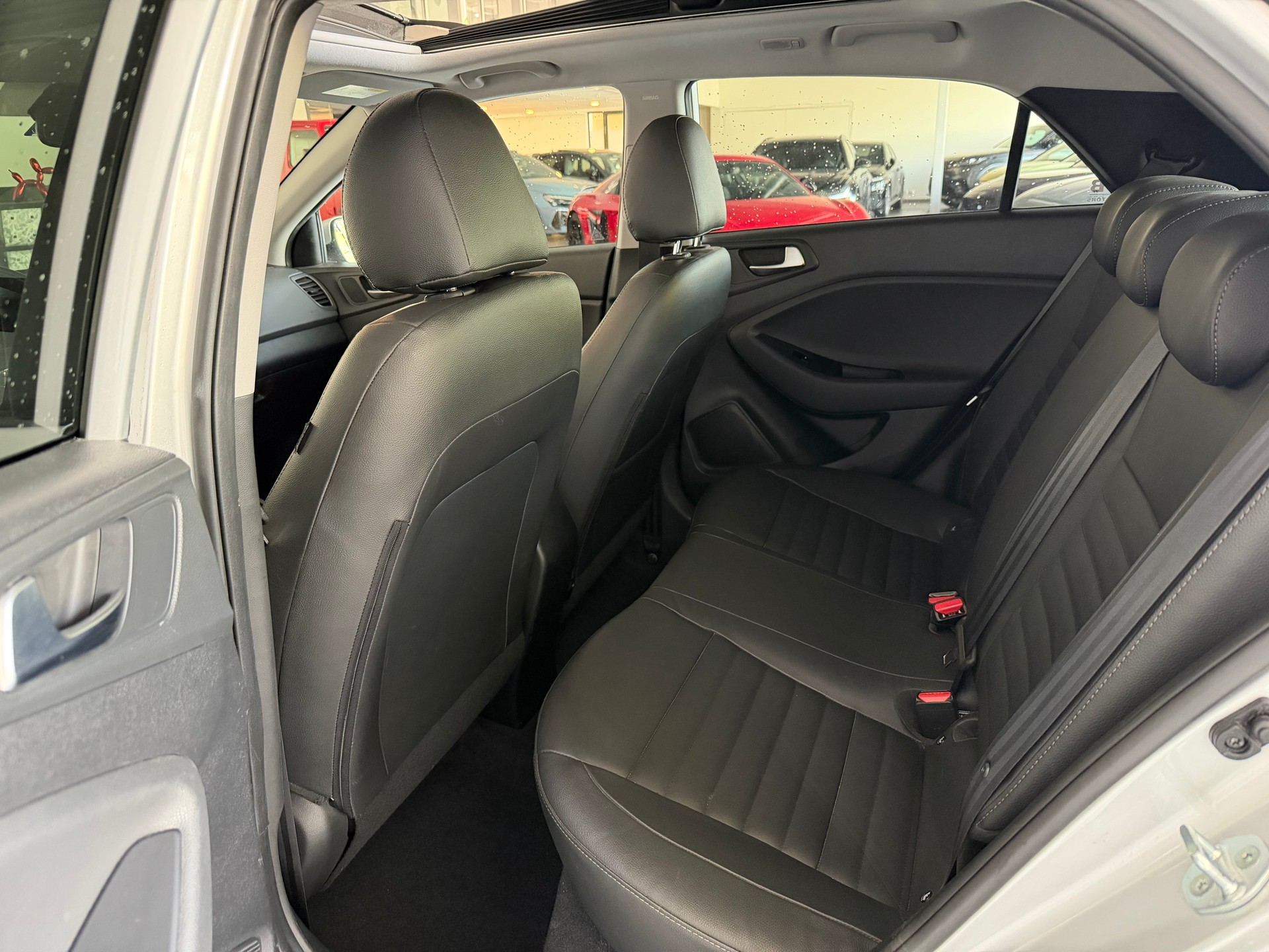 HYUNDAI i20 1.4 Vertex Automatic-image-8