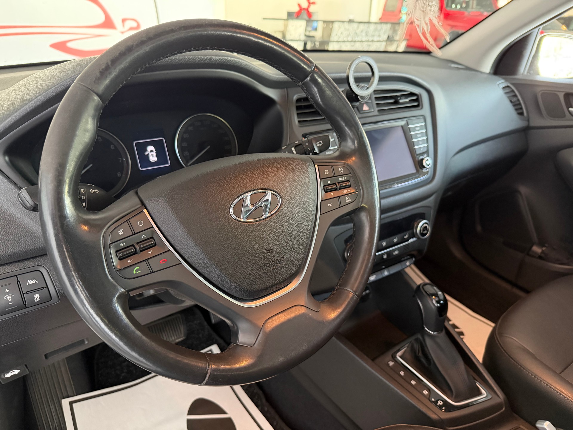 HYUNDAI i20 1.4 Vertex Automatic-image-15