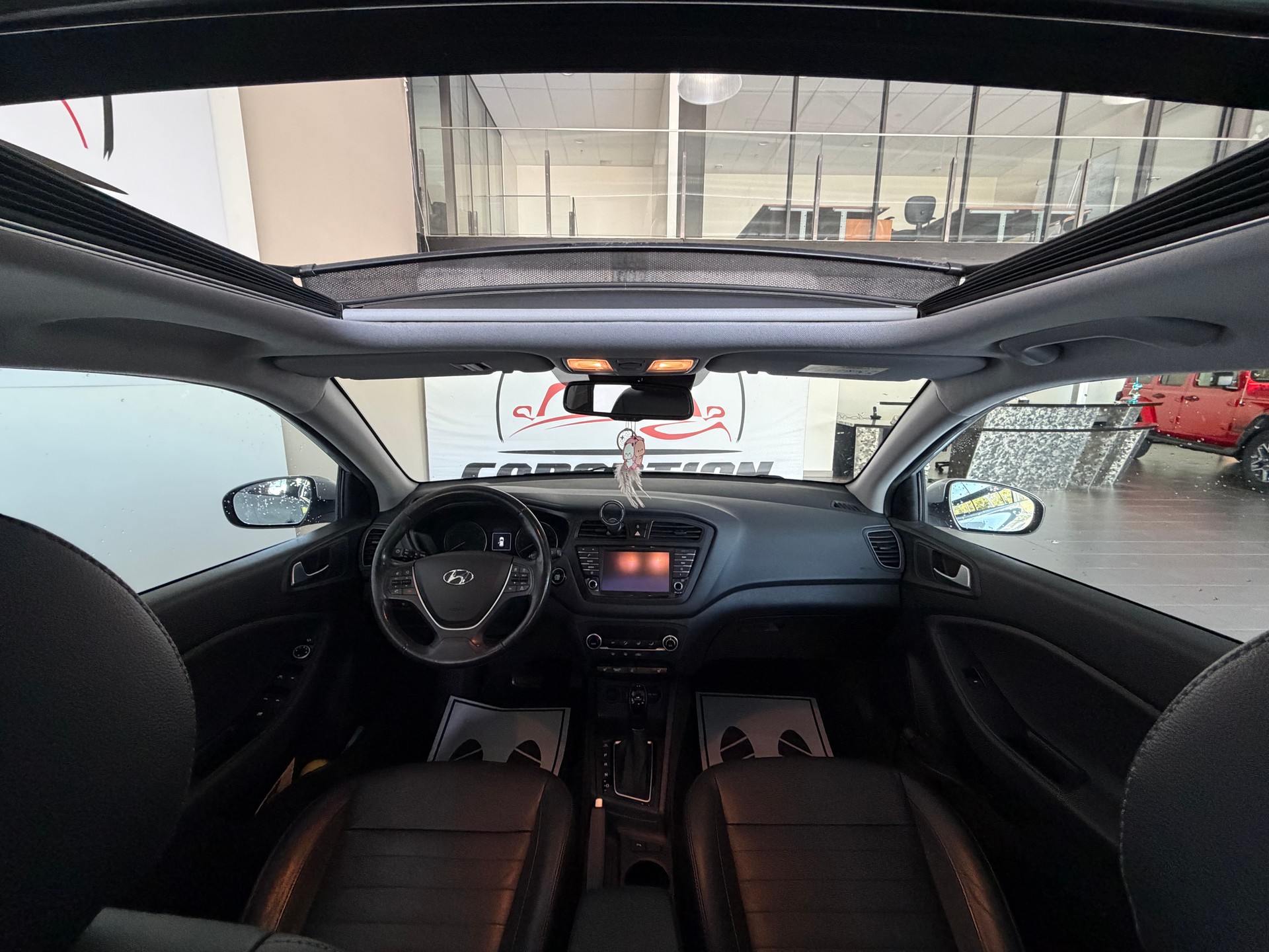 HYUNDAI i20 1.4 Vertex Automatic-image-9