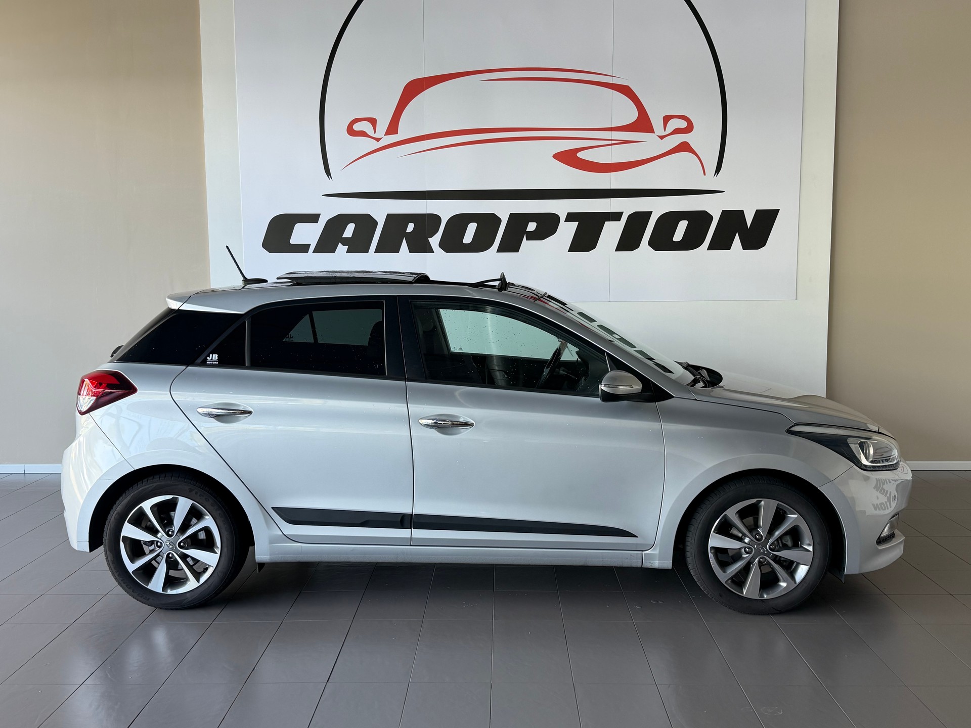 HYUNDAI i20 1.4 Vertex Automatic-image-6