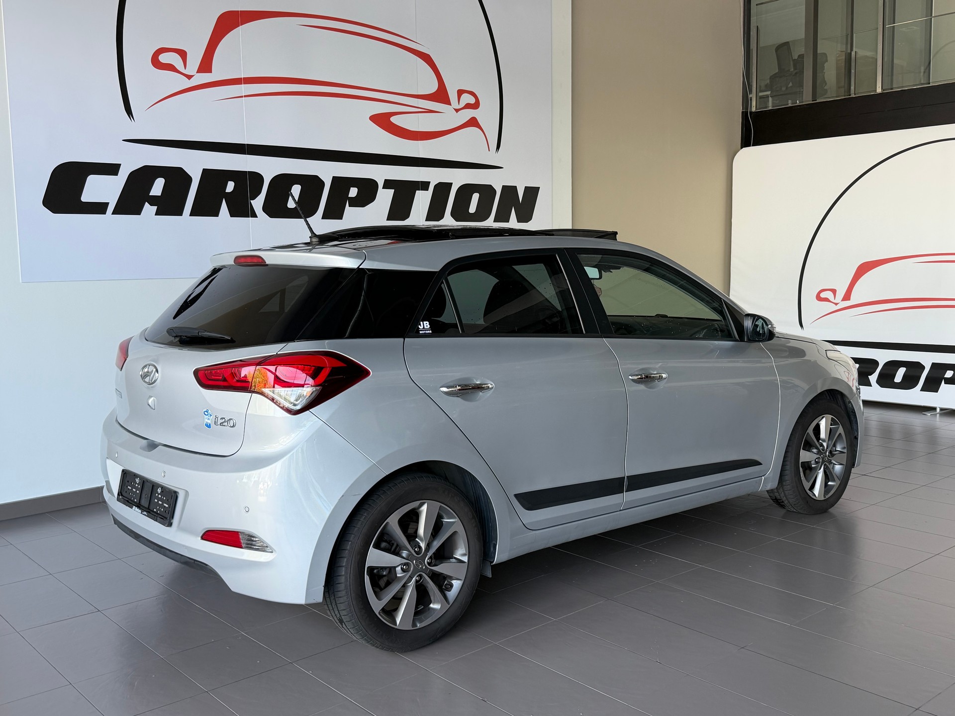 HYUNDAI i20 1.4 Vertex Automatic-image-5