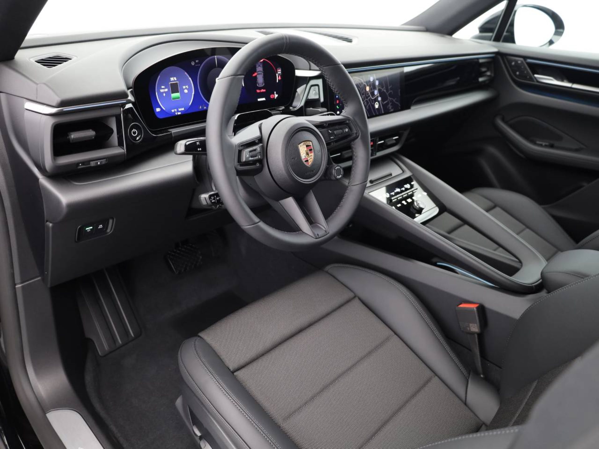 PORSCHE Macan 4-showroom-element-3