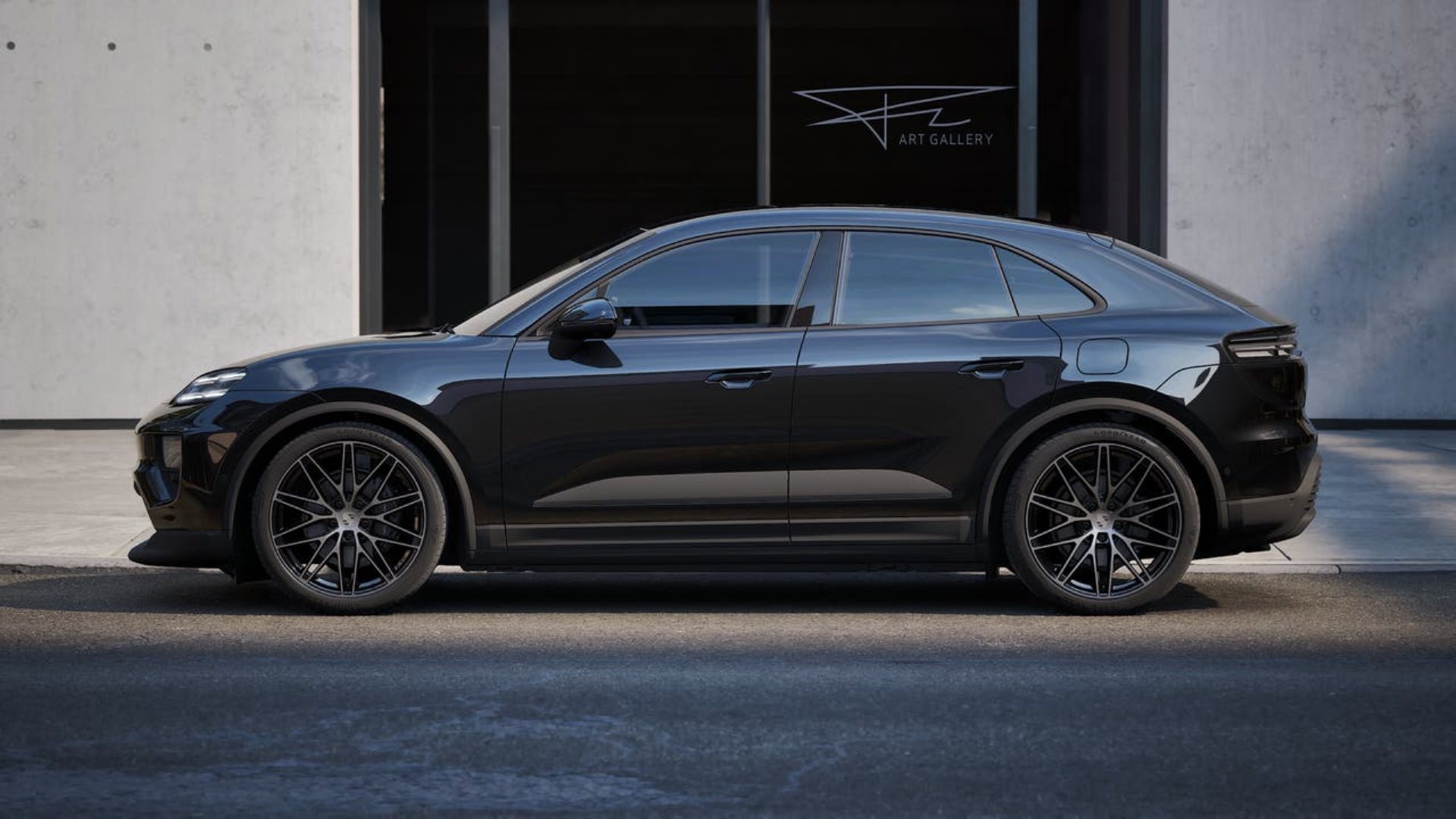 PORSCHE Macan 4-image-1