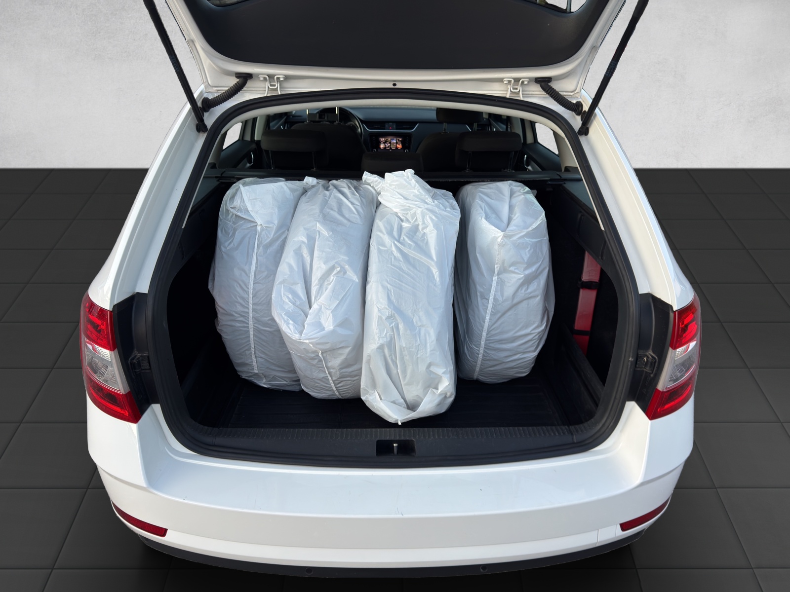 SKODA Octavia Combi 1.6 TDI Ambition-image-17