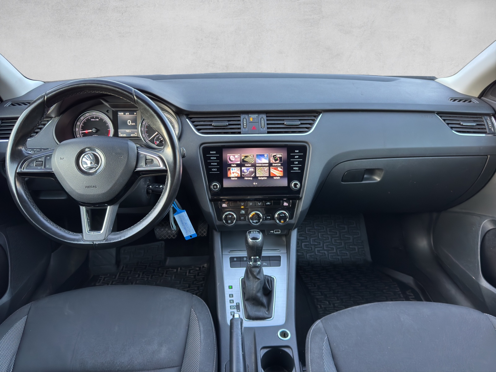 SKODA Octavia Combi 1.6 TDI Ambition-image-12