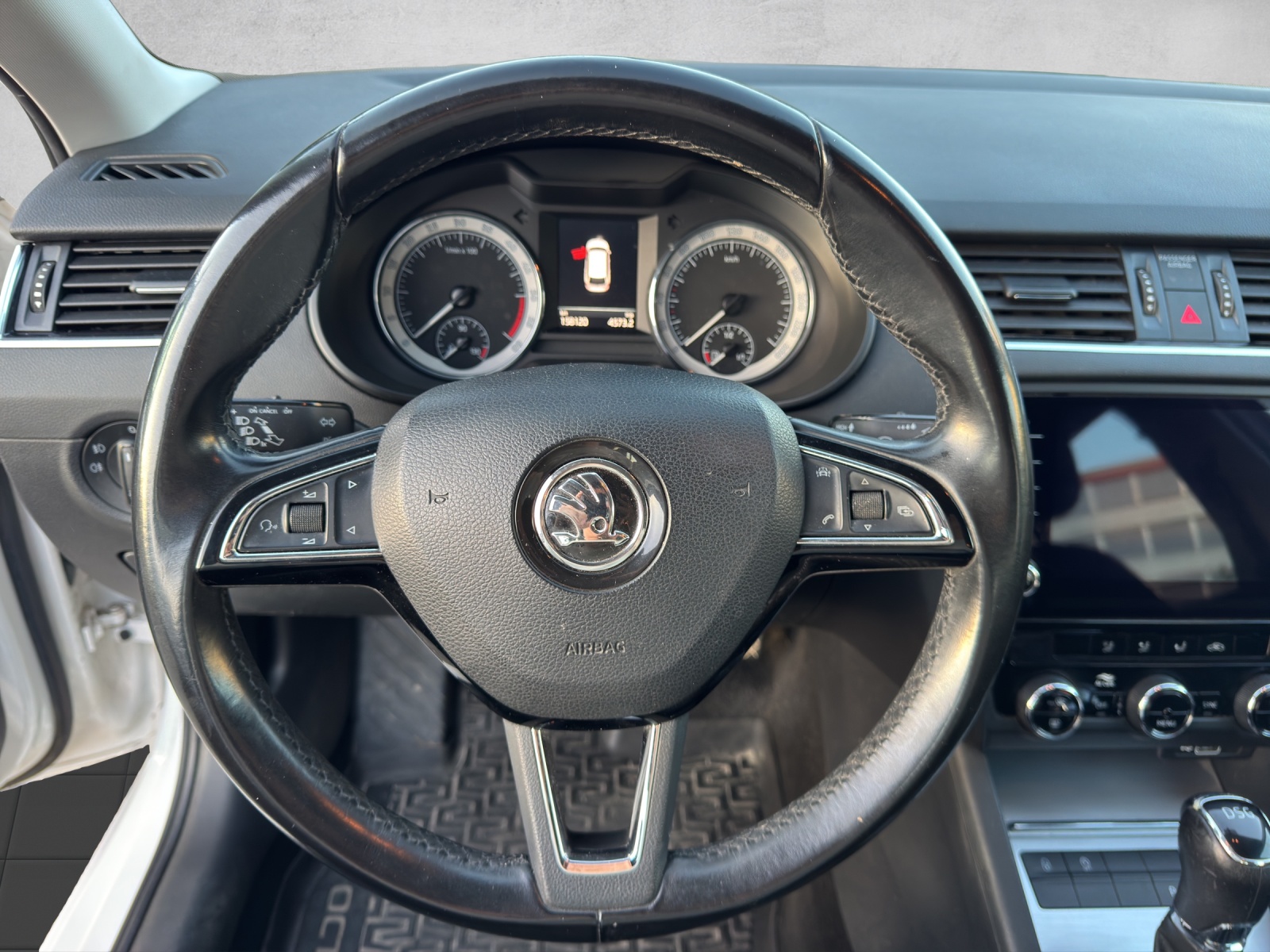 SKODA Octavia Combi 1.6 TDI Ambition-image-9