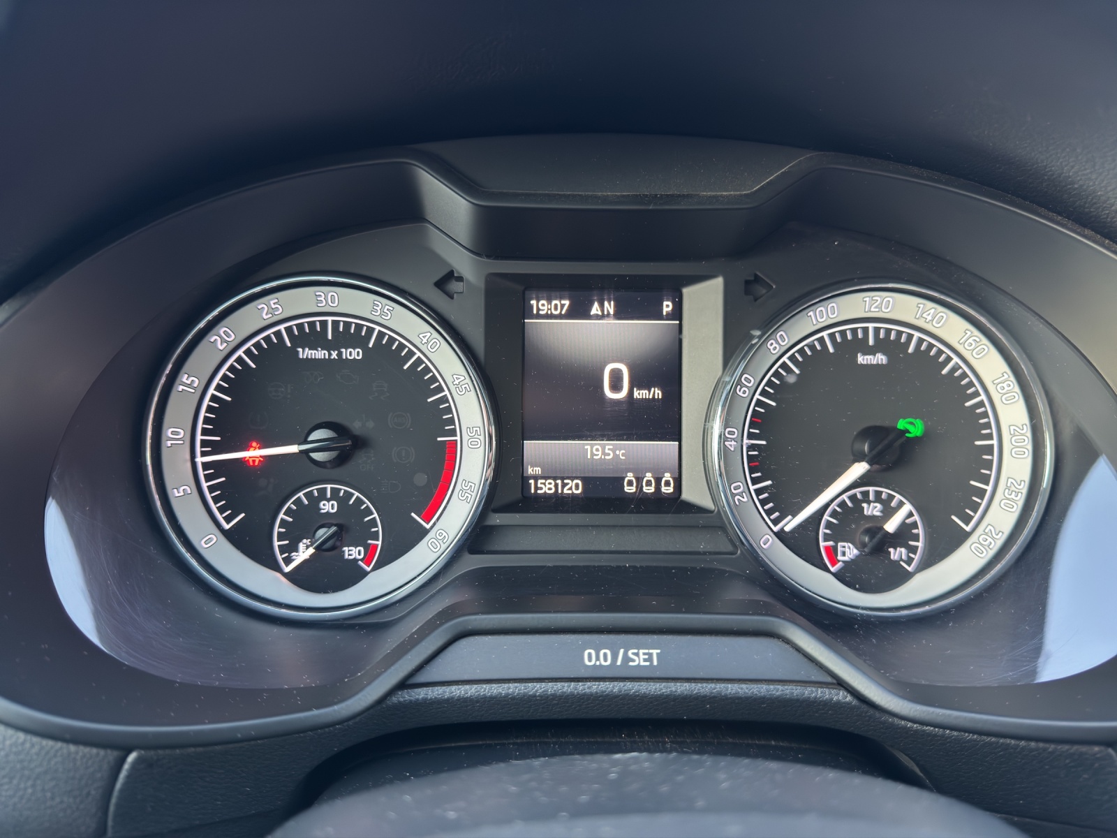 SKODA Octavia Combi 1.6 TDI Ambition-image-10
