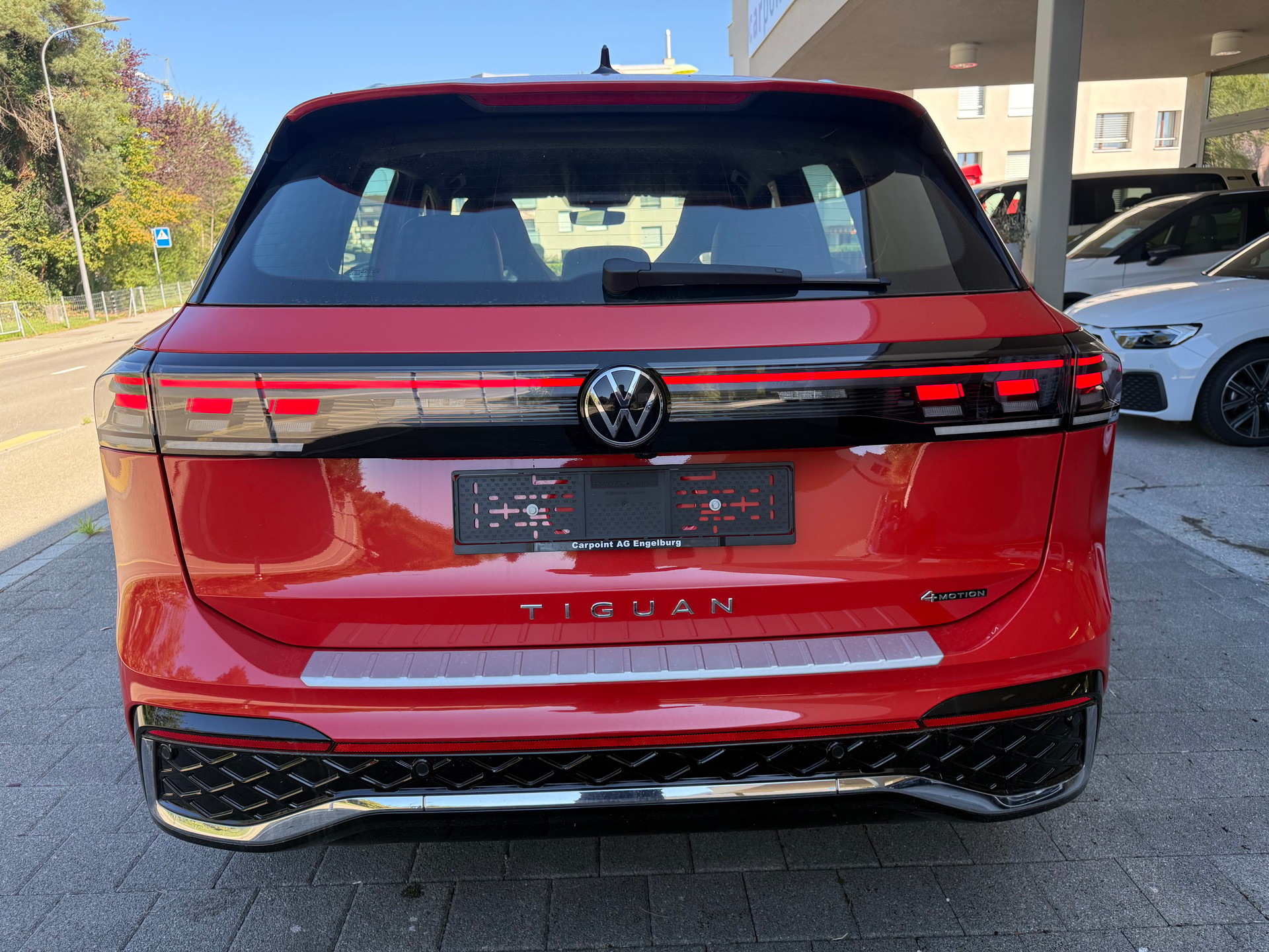 VW Tiguan 2.0 TDI SCR R-Line 4Motion DSG-image-12