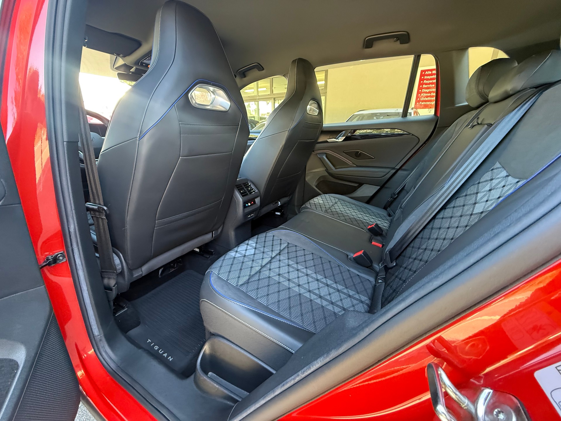 VW Tiguan 2.0 TDI SCR R-Line 4Motion DSG-image-10