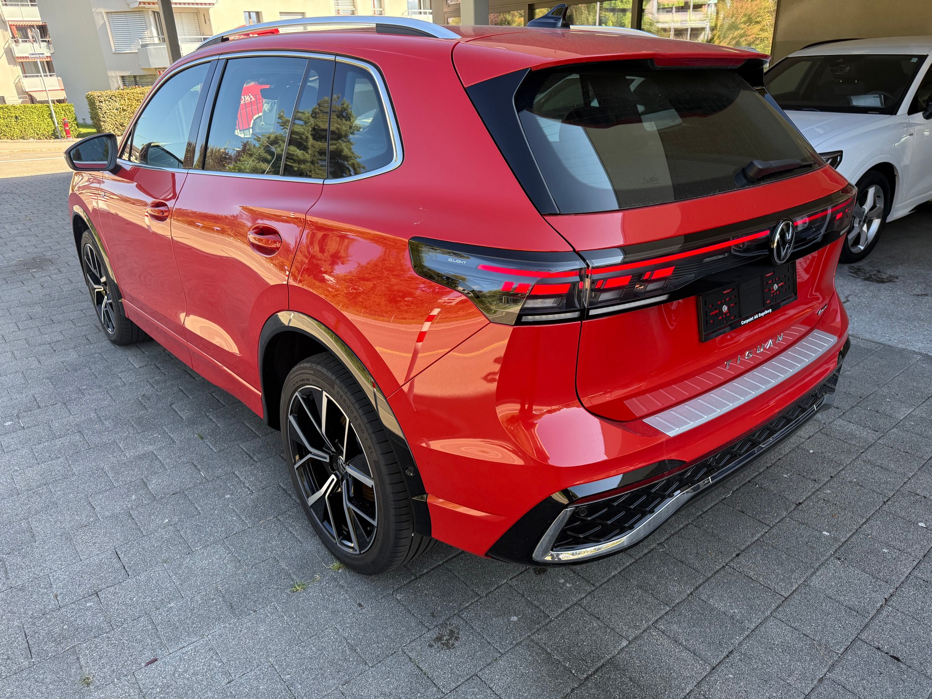 VW Tiguan 2.0 TDI SCR R-Line 4Motion DSG-image-14