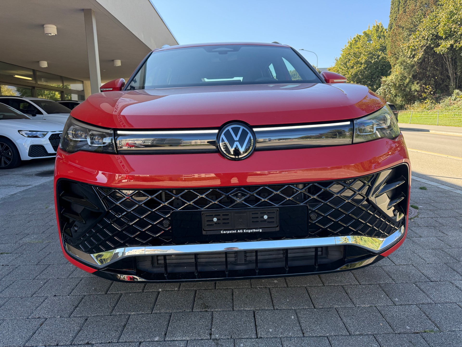 VW Tiguan 2.0 TDI SCR R-Line 4Motion DSG-image-1
