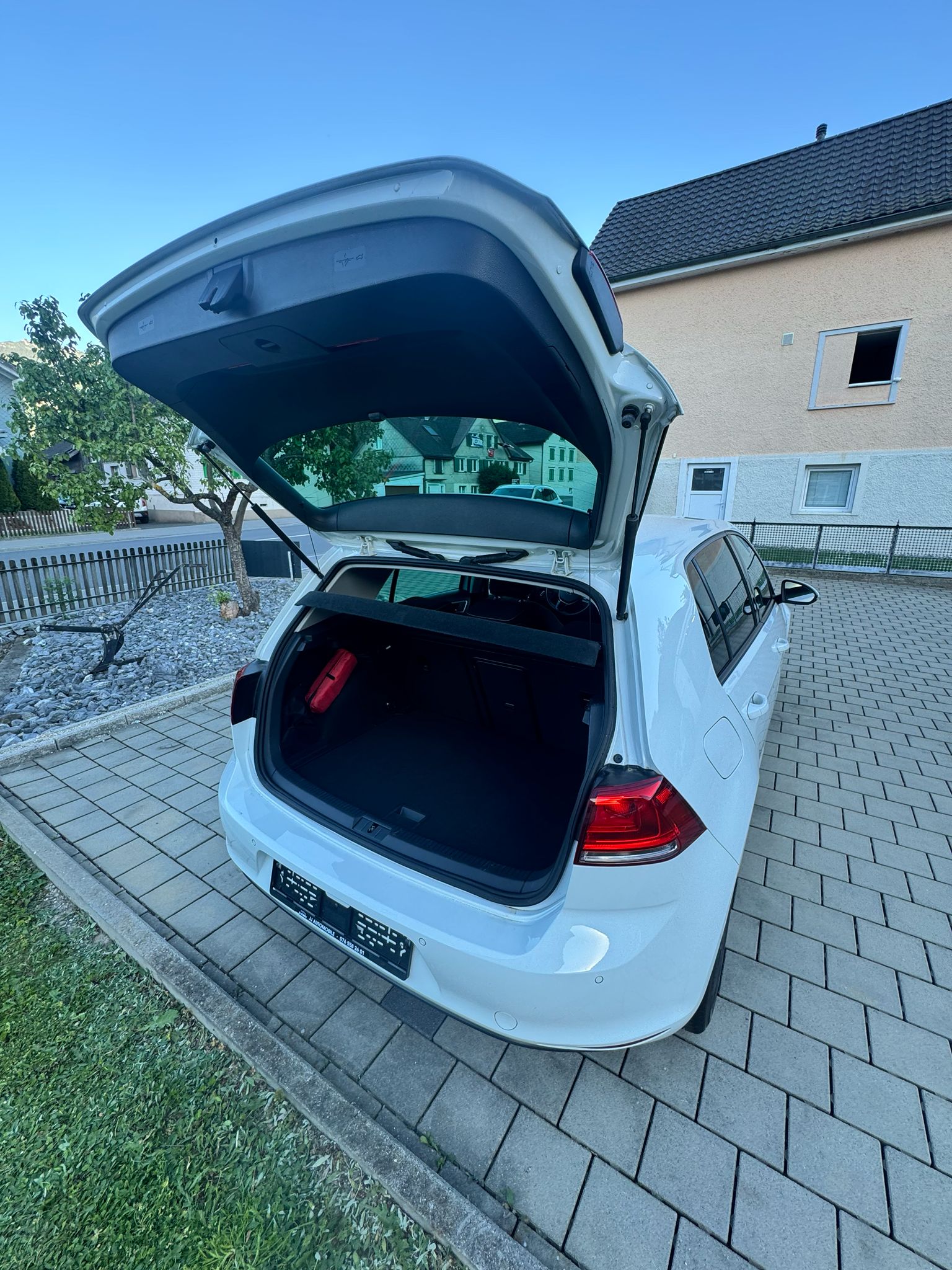 VW Golf 1.6 TDI R-Line Design DSG-image-11