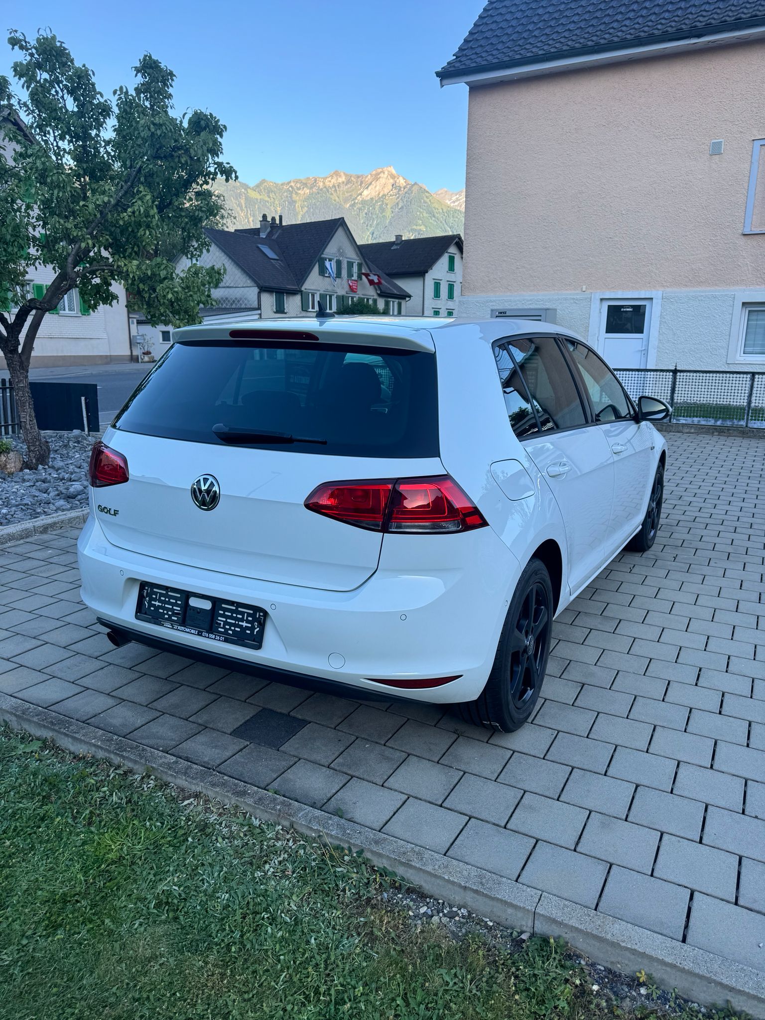 VW Golf 1.6 TDI R-Line Design DSG-image-6