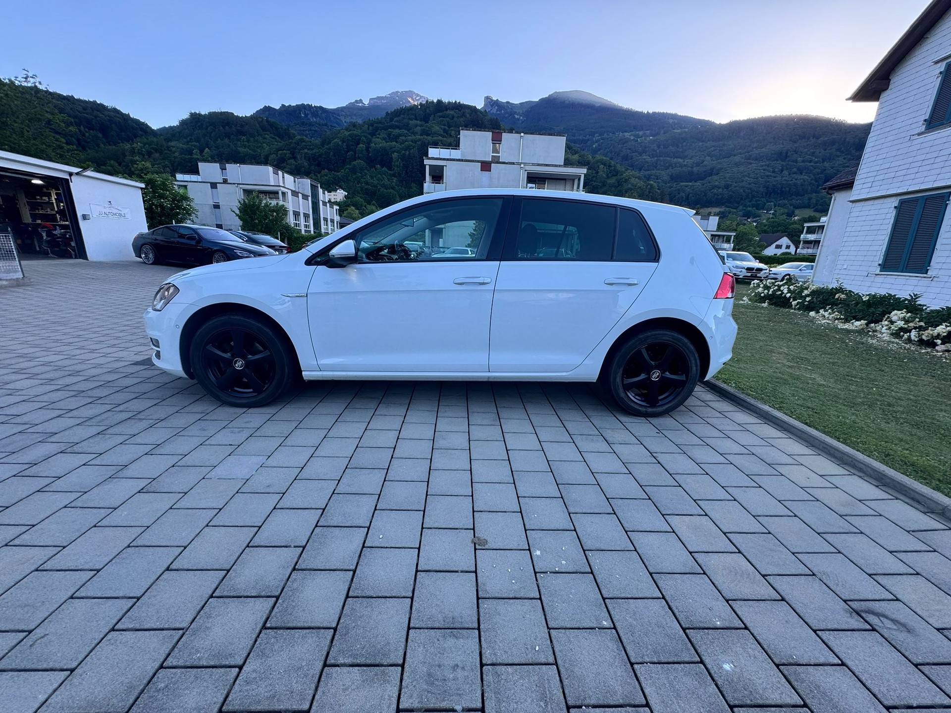 VW Golf 1.6 TDI R-Line Design DSG-image-3