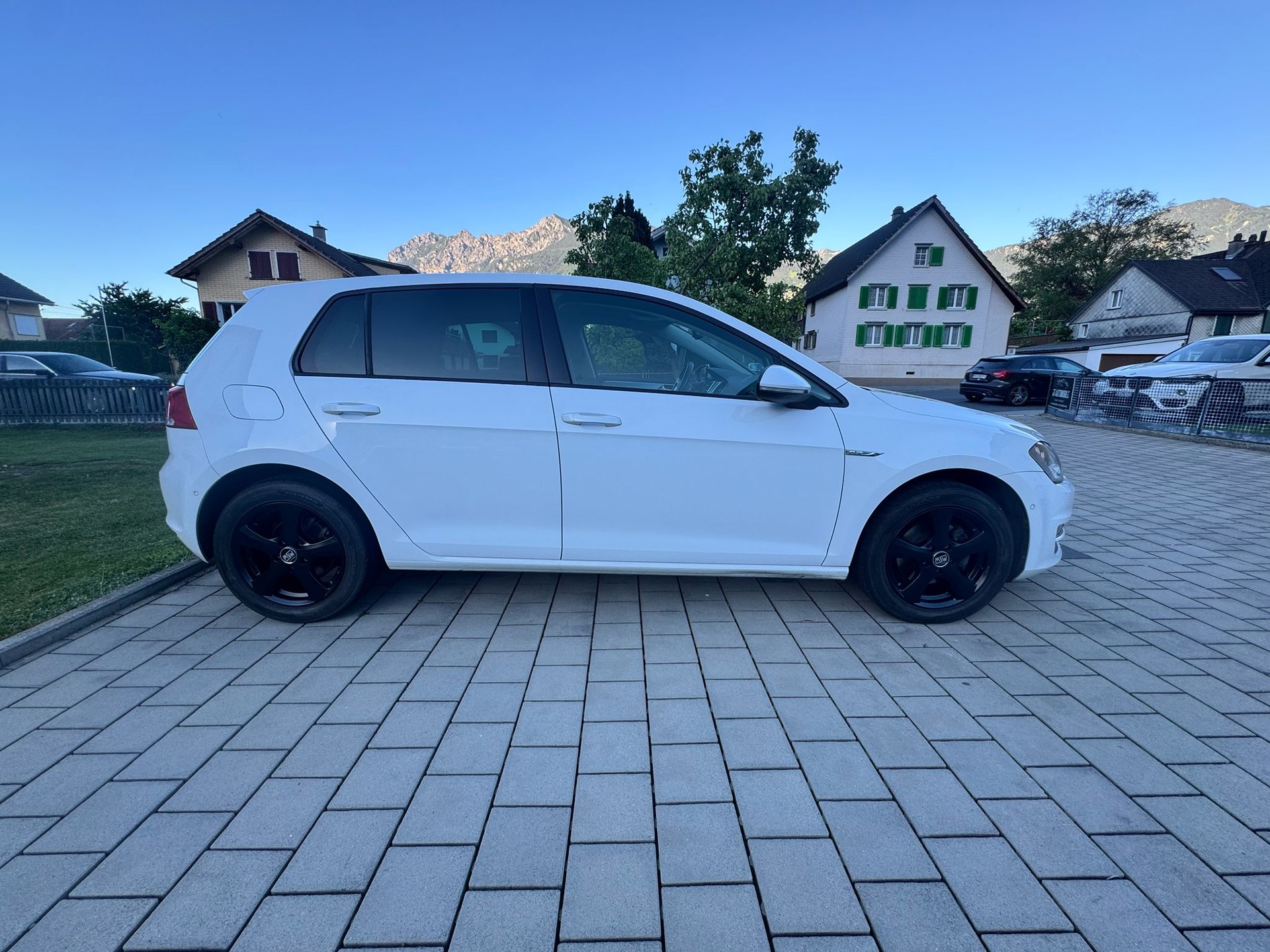 VW Golf 1.6 TDI R-Line Design DSG-image-7
