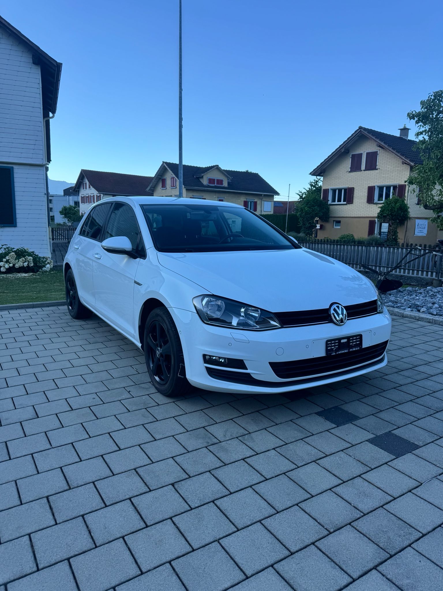 VW Golf 1.6 TDI R-Line Design DSG-image-2