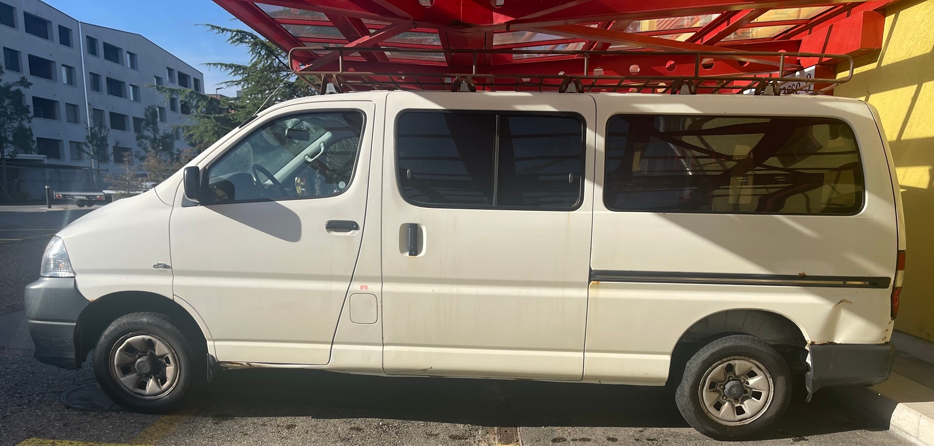 TOYOTA Hiace D-4D Van 4WD LWB-image-4