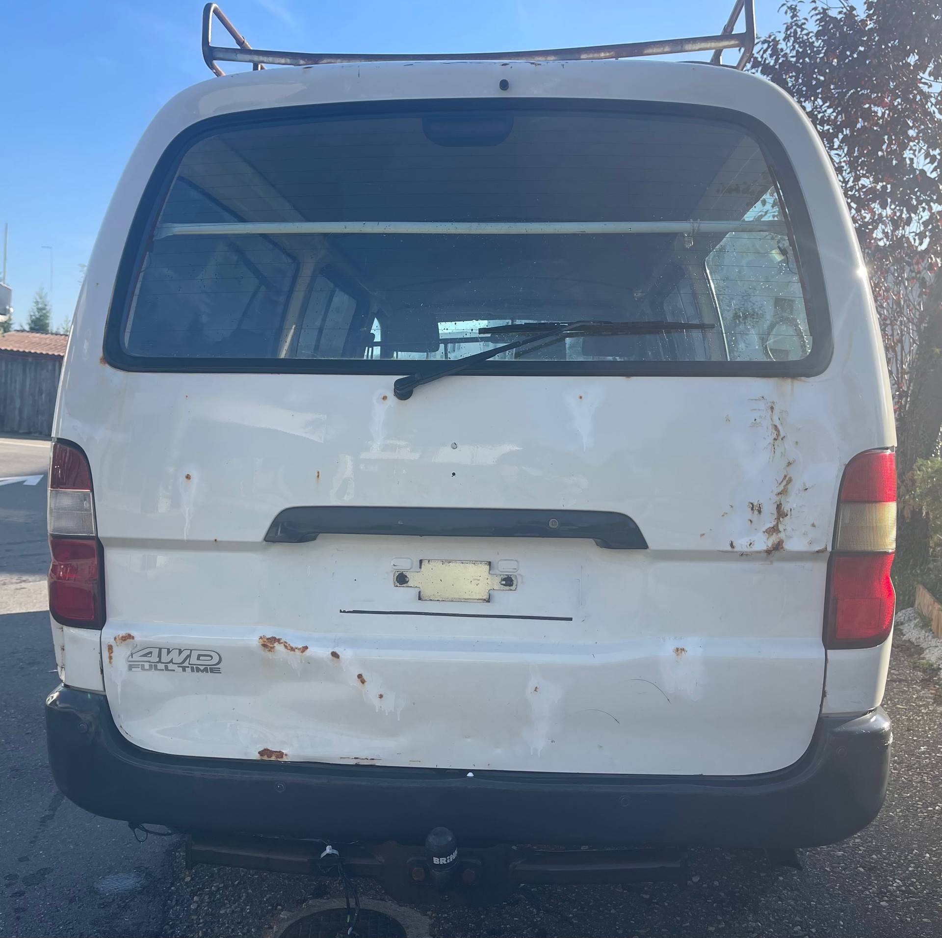 TOYOTA Hiace D-4D Van 4WD LWB-image-3