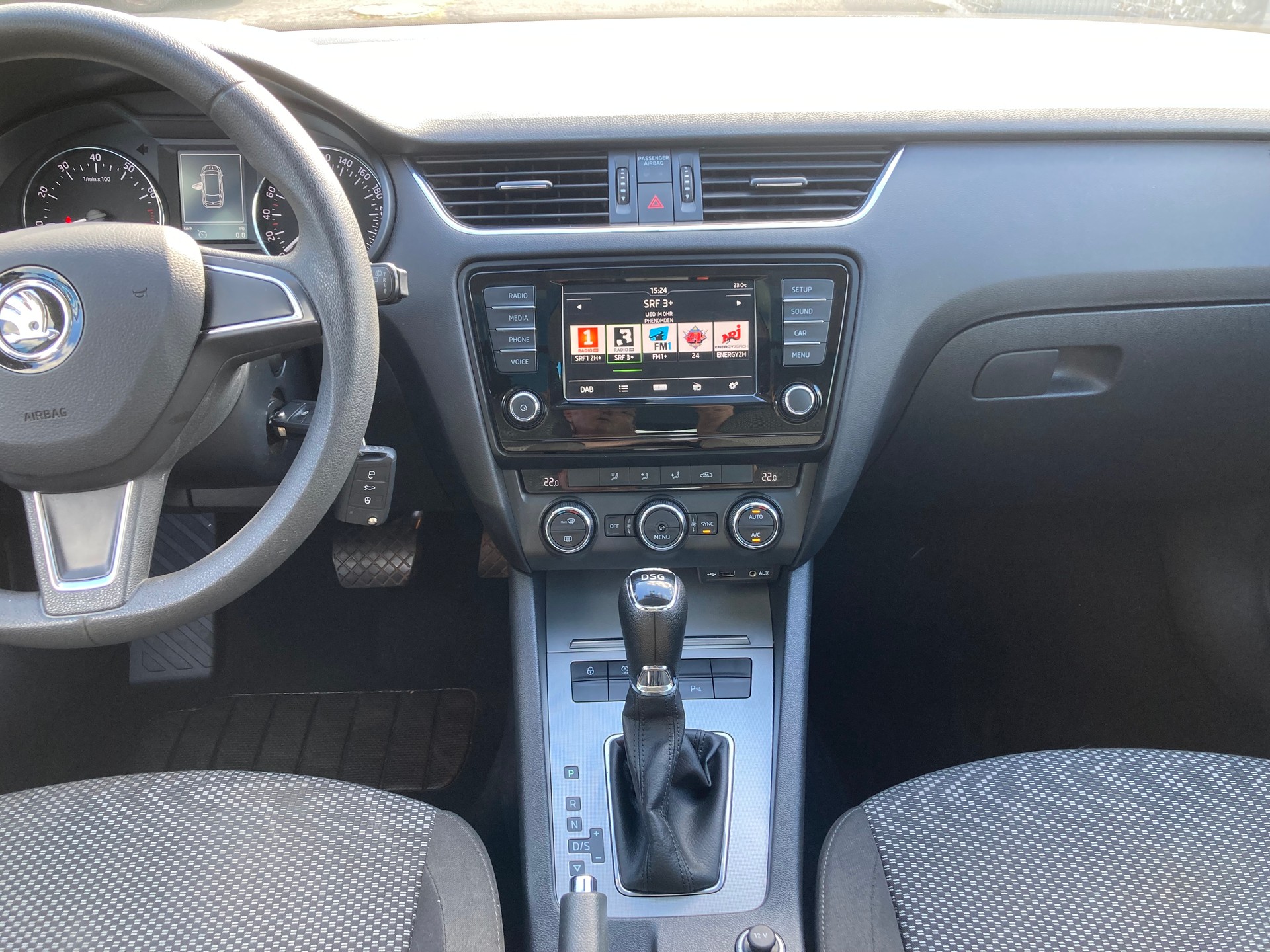SKODA Octavia Combi 1.2 TSI DSG-image-8