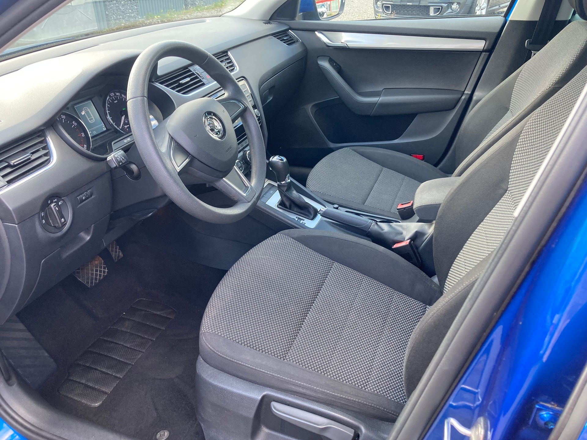 SKODA Octavia Combi 1.2 TSI DSG-image-6