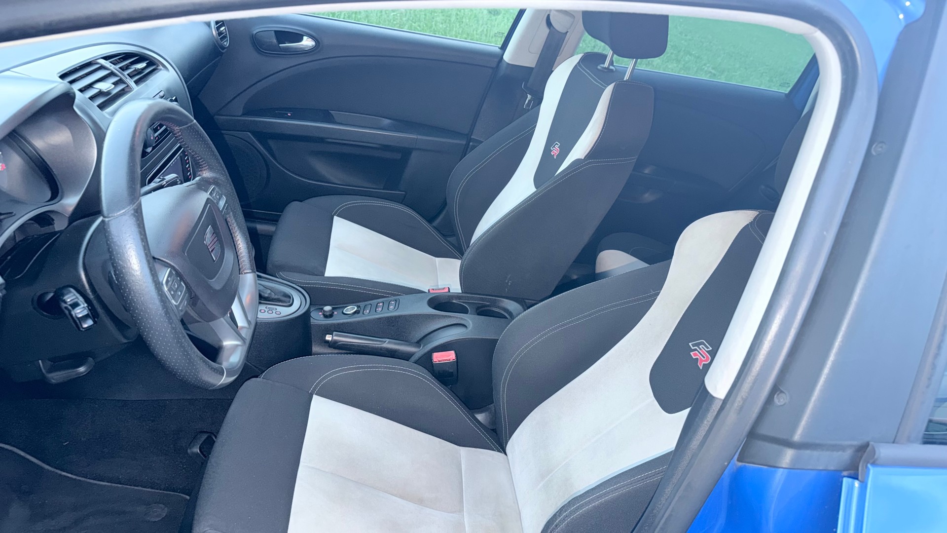 SEAT Leon 2.0 TSI FR DSG-image-3