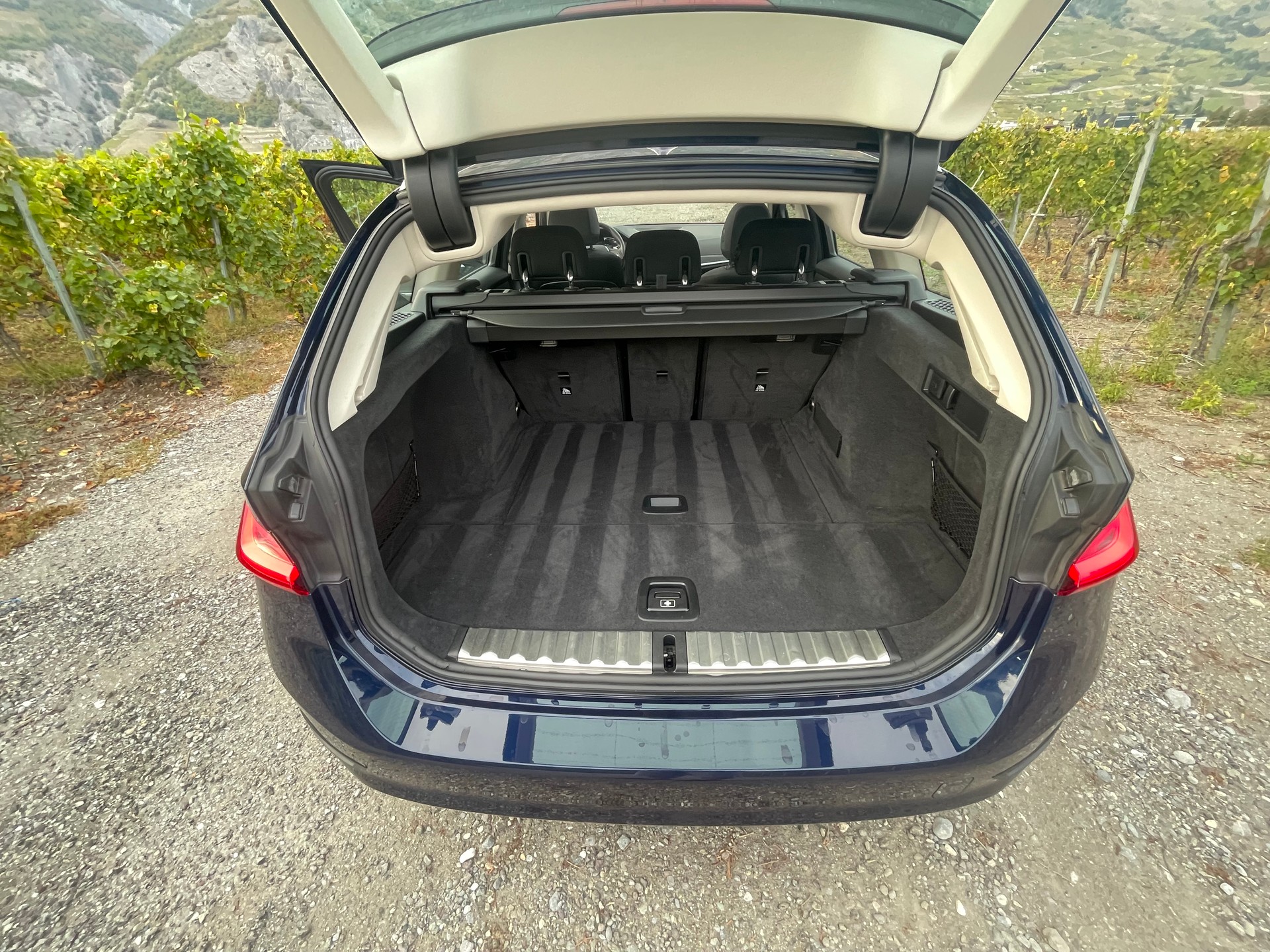 BMW 320d 48V Touring Steptronic-image-15