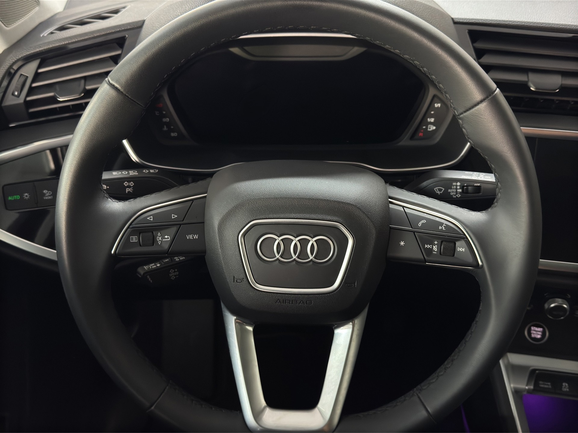 AUDI Q3 Sportback 35 TFSI S line Business S-tronic "AHK-Pano-20" Alu"-image-12