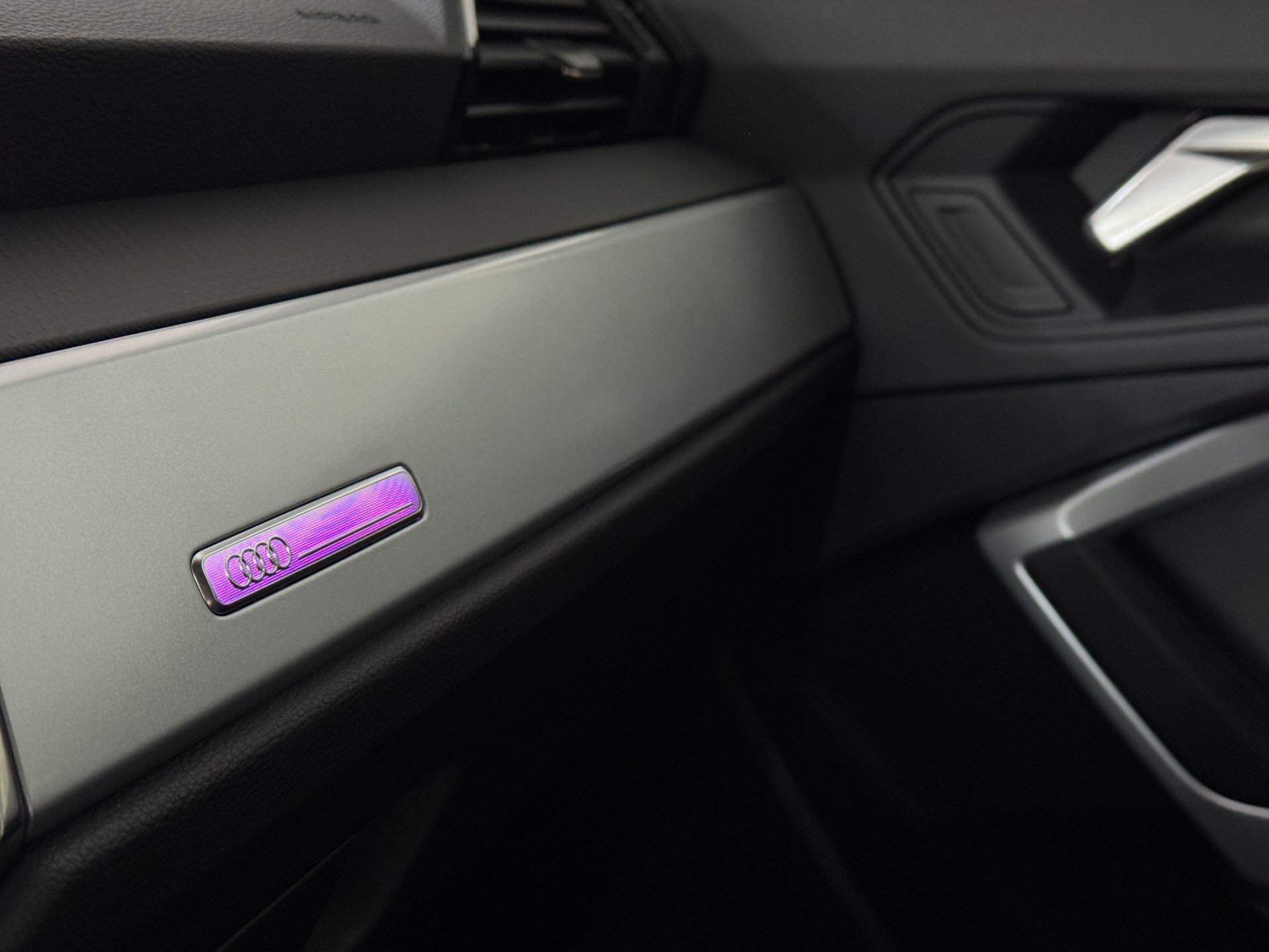 AUDI Q3 Sportback 35 TFSI S line Business S-tronic "AHK-Pano-20" Alu"-image-16