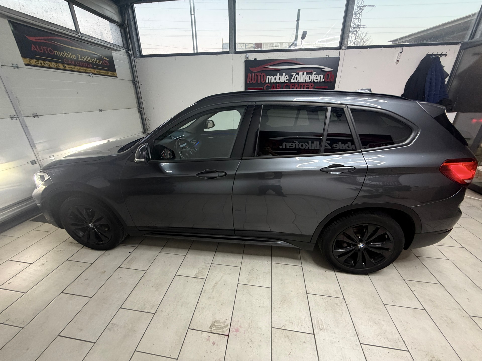 BMW X1 sDrive 18i Steptronic Sport Line DSK-image-11
