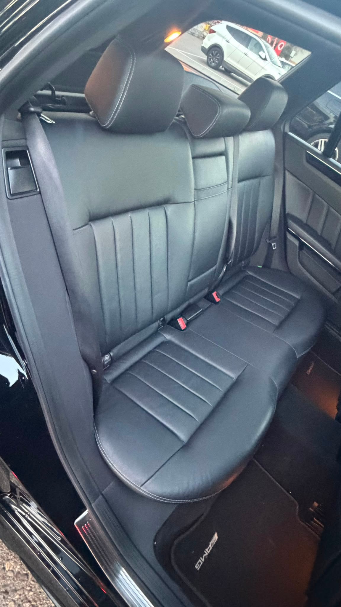 MERCEDES-BENZ E 350 BlueTEC Avantgarde 4Matic 7G-Tronic-image-7