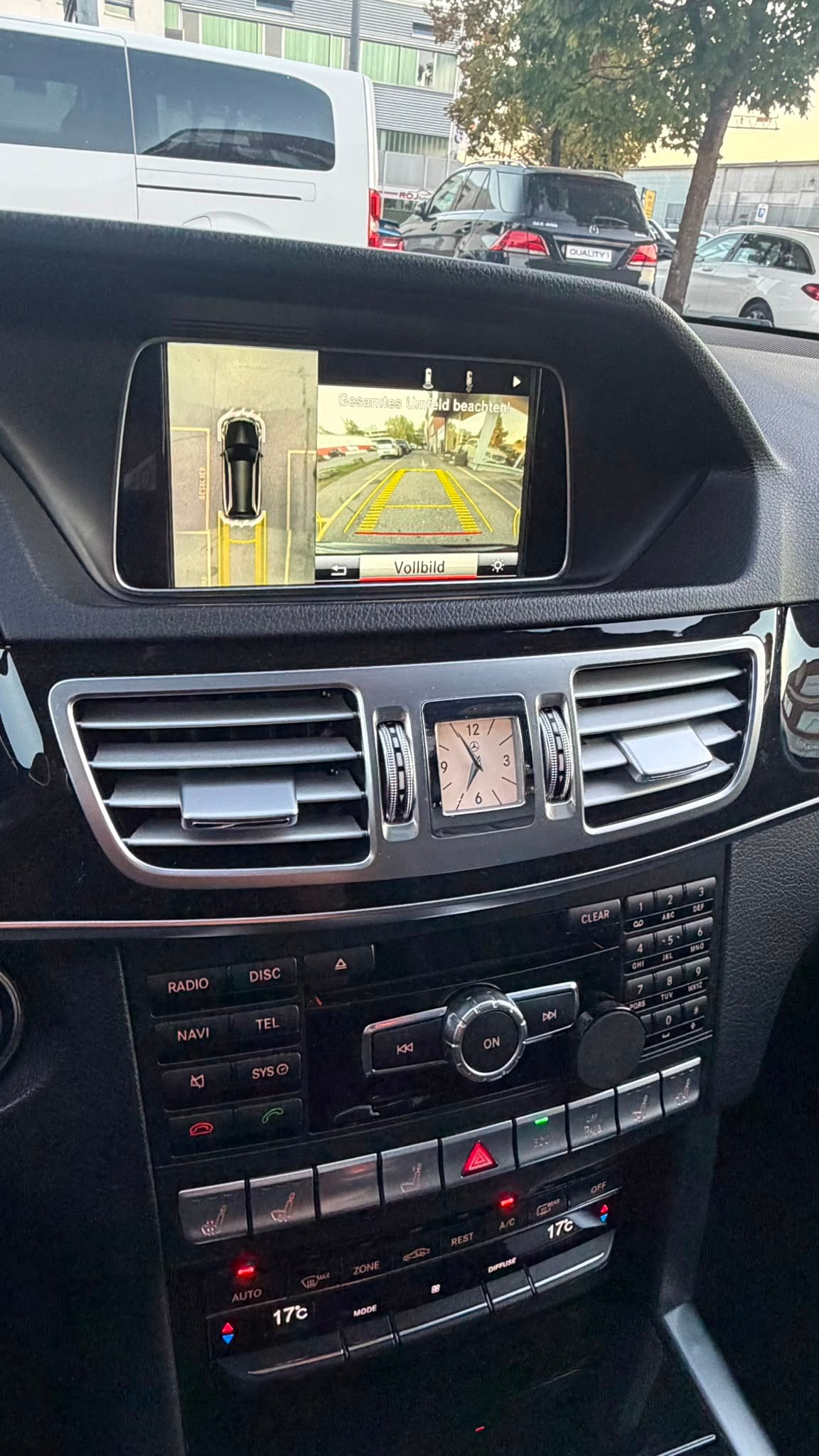 MERCEDES-BENZ E 350 BlueTEC Avantgarde 4Matic 7G-Tronic-image-13