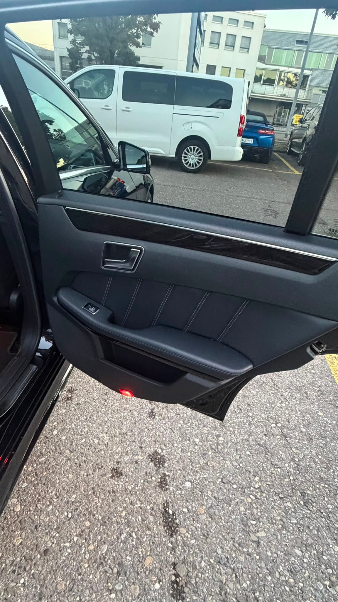 MERCEDES-BENZ E 350 BlueTEC Avantgarde 4Matic 7G-Tronic-image-9