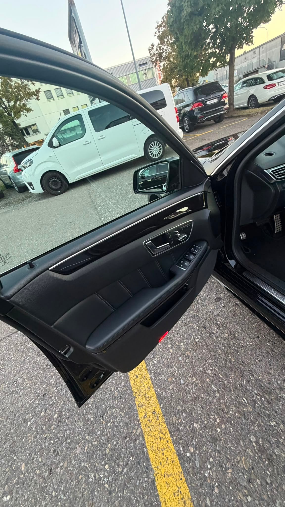 MERCEDES-BENZ E 350 BlueTEC Avantgarde 4Matic 7G-Tronic-image-14