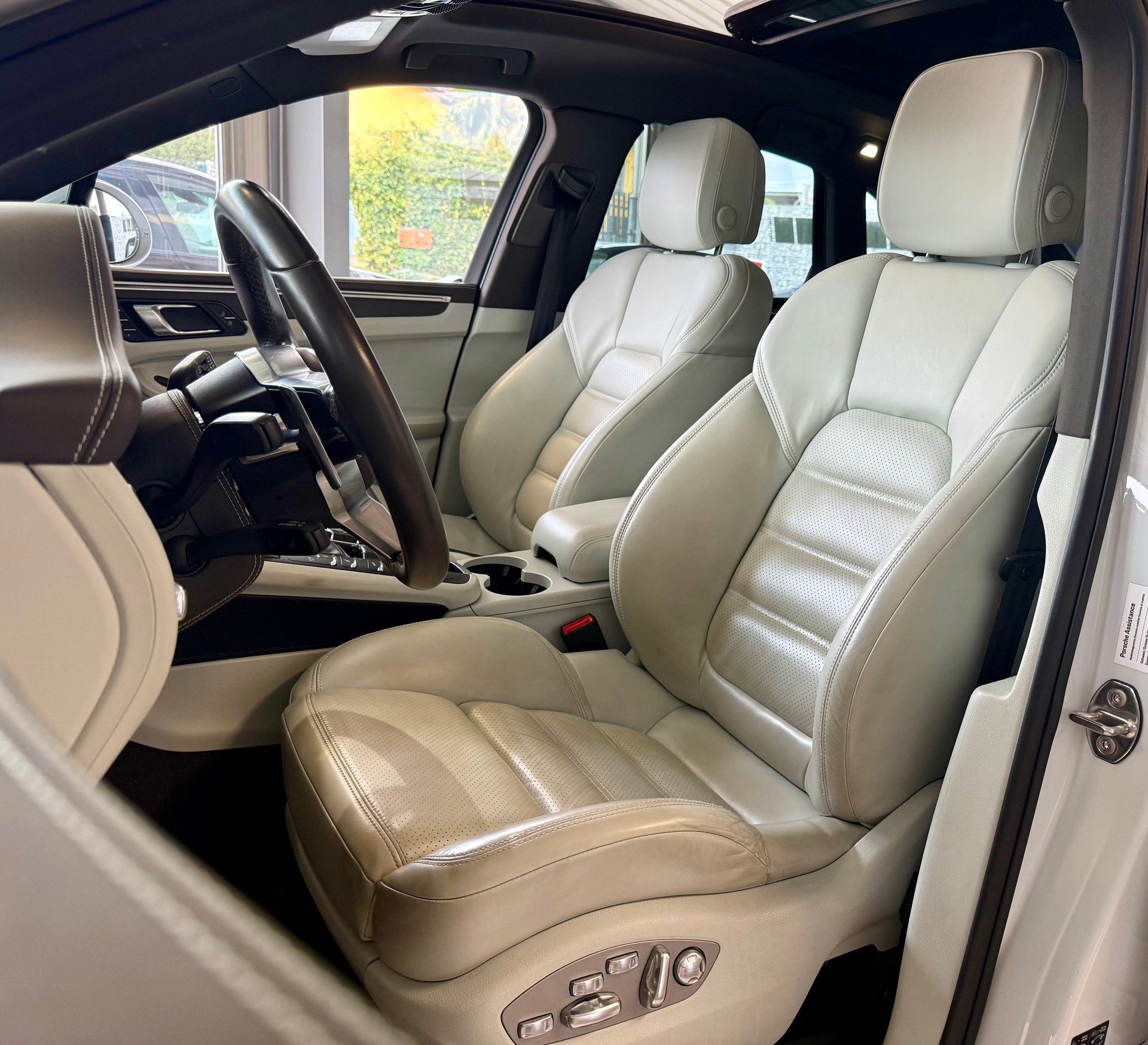 PORSCHE Macan S PDK-image-13
